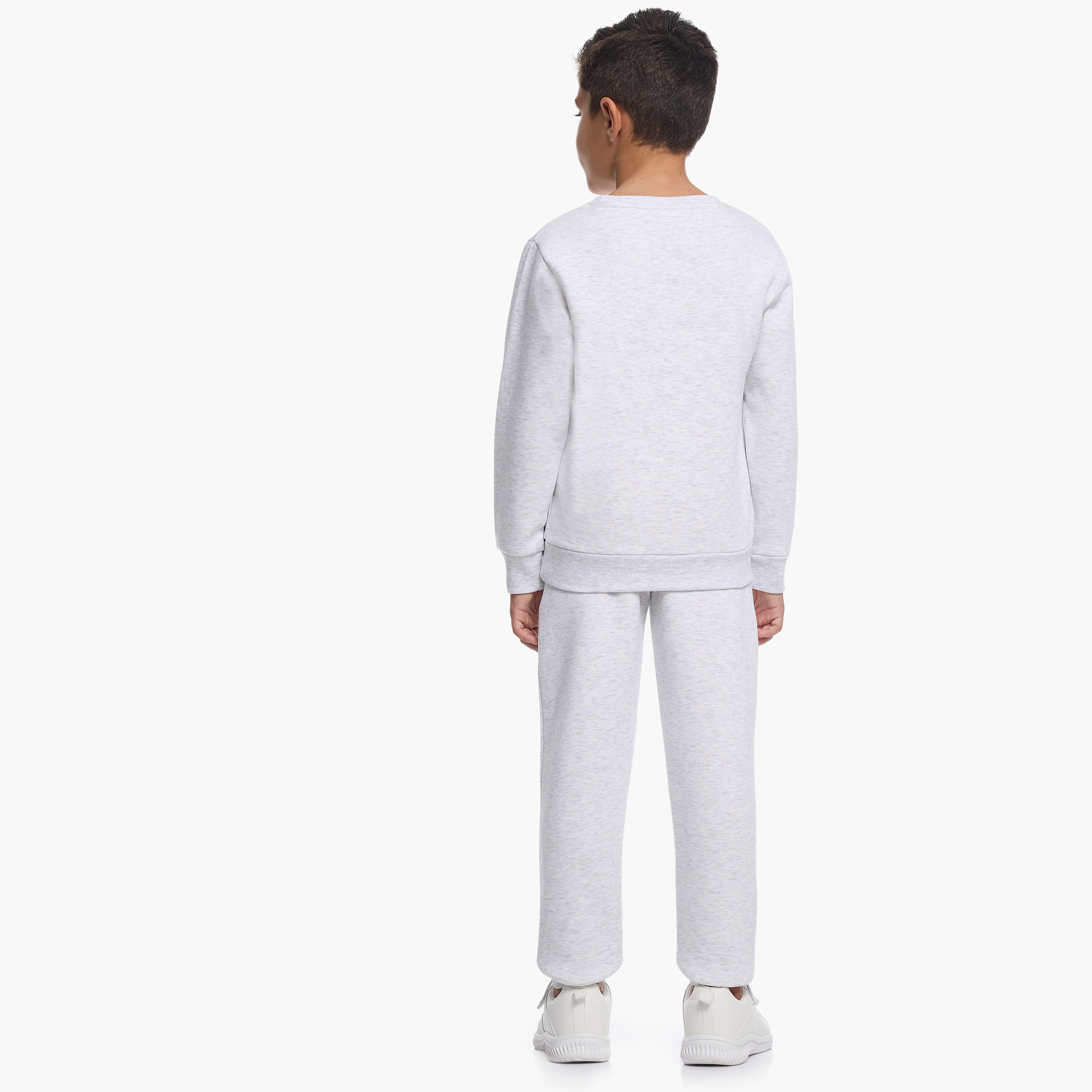 طقم من قطعتين سويت شيرت وبنطلون رياضي بطبعة كاليفورنيا من فيكتور اند جين-baby-boys-clothing-winterwear-setsandcoords-image-3
