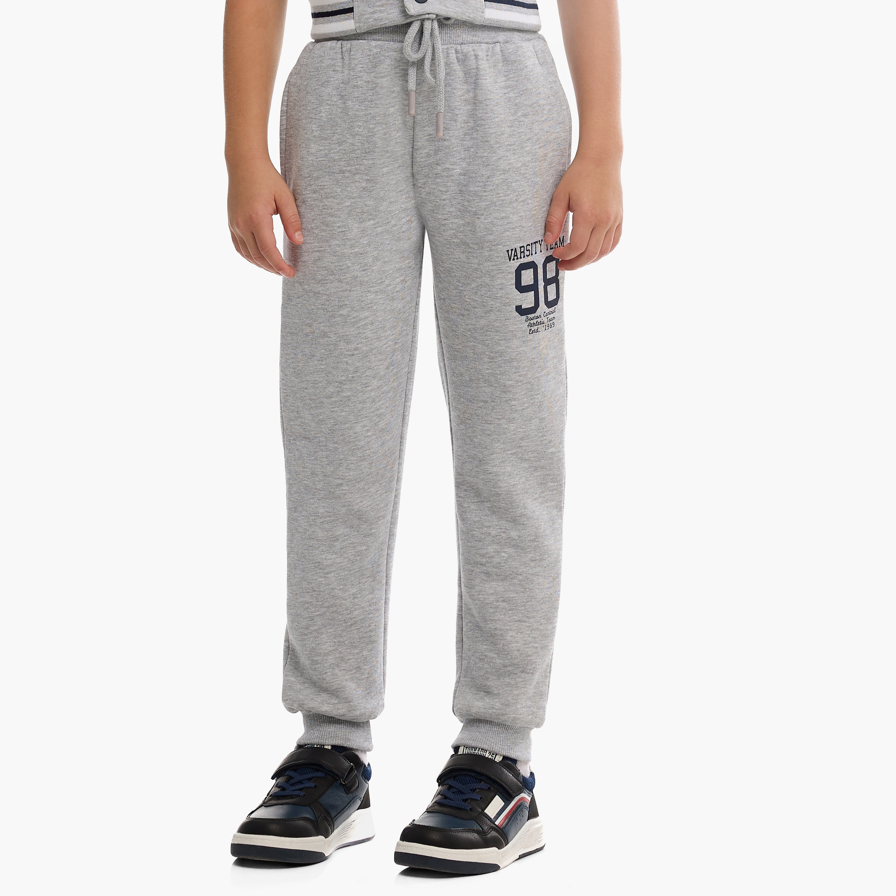 طقم من قطعتين بنطلون مع جاكيت بطبعة بوسطن من فيكتور اند جين-baby-boys-clothing-winterwear-setsandcoords-image-2