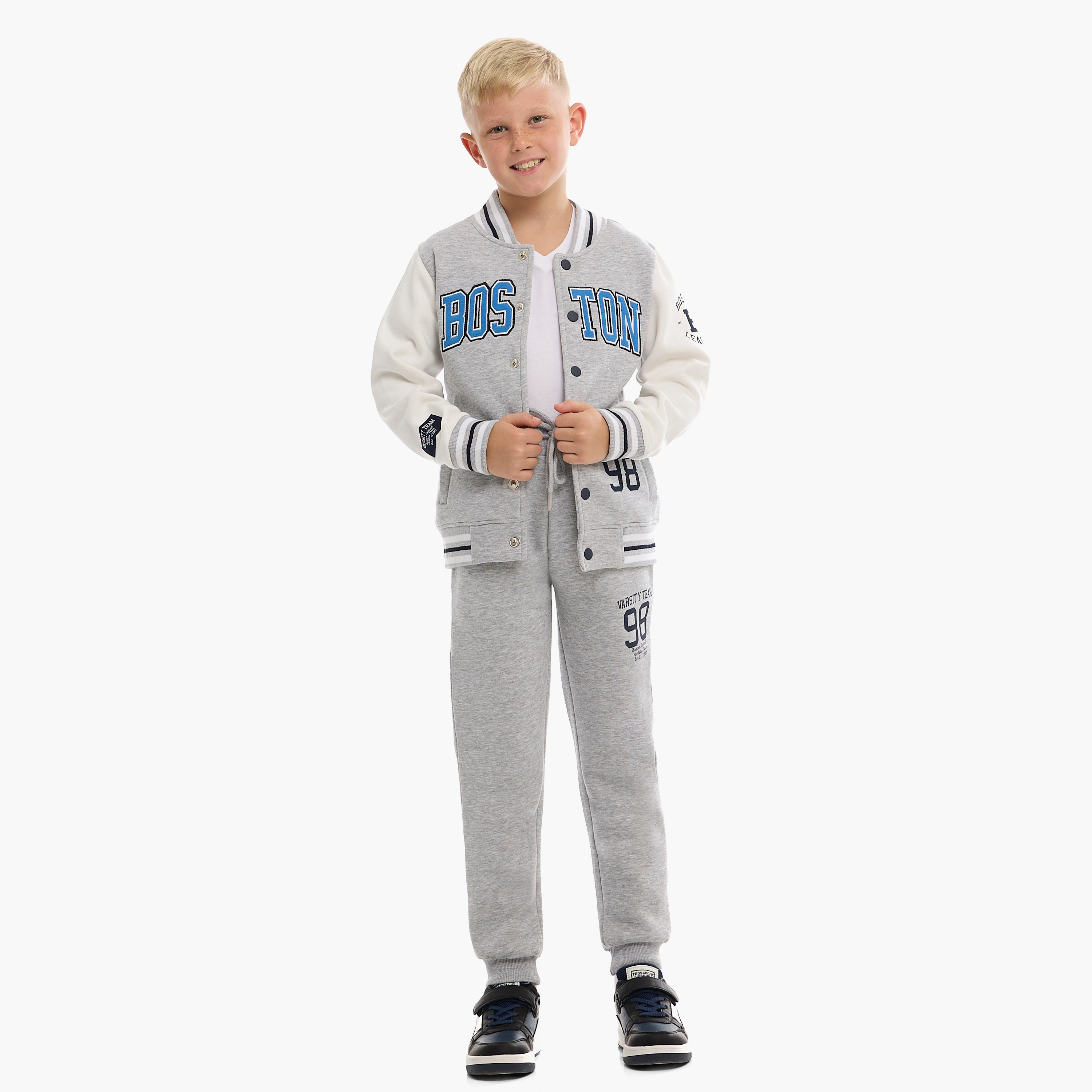 طقم من قطعتين بنطلون مع جاكيت بطبعة بوسطن من فيكتور اند جين-baby-boys-clothing-winterwear-setsandcoords-image-3