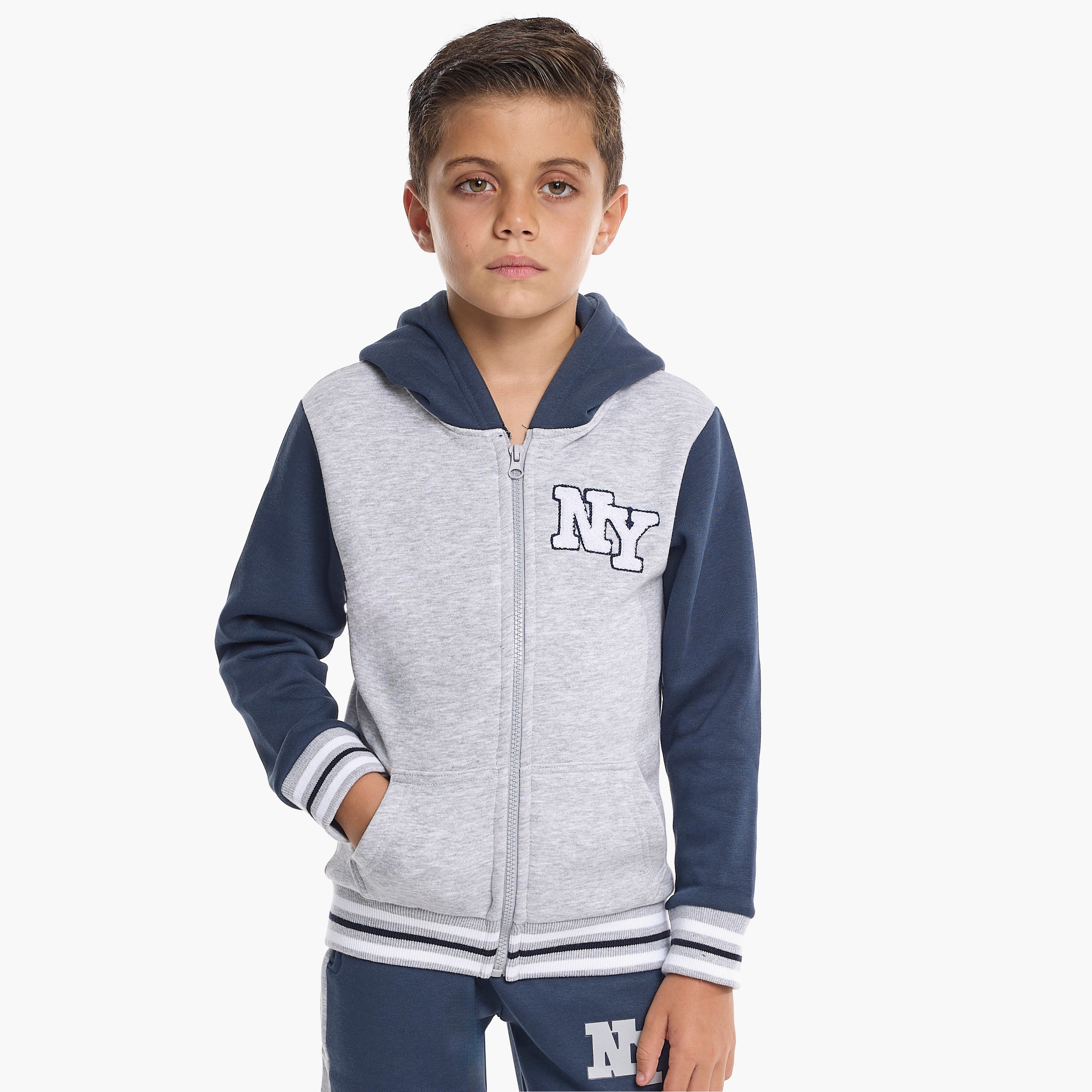 طقم من قطعتين هودي وبنطلون رياضي بطبعة شعار إن واي من فيكتور اند جين-boys-clothing-setsandcoords-image-4