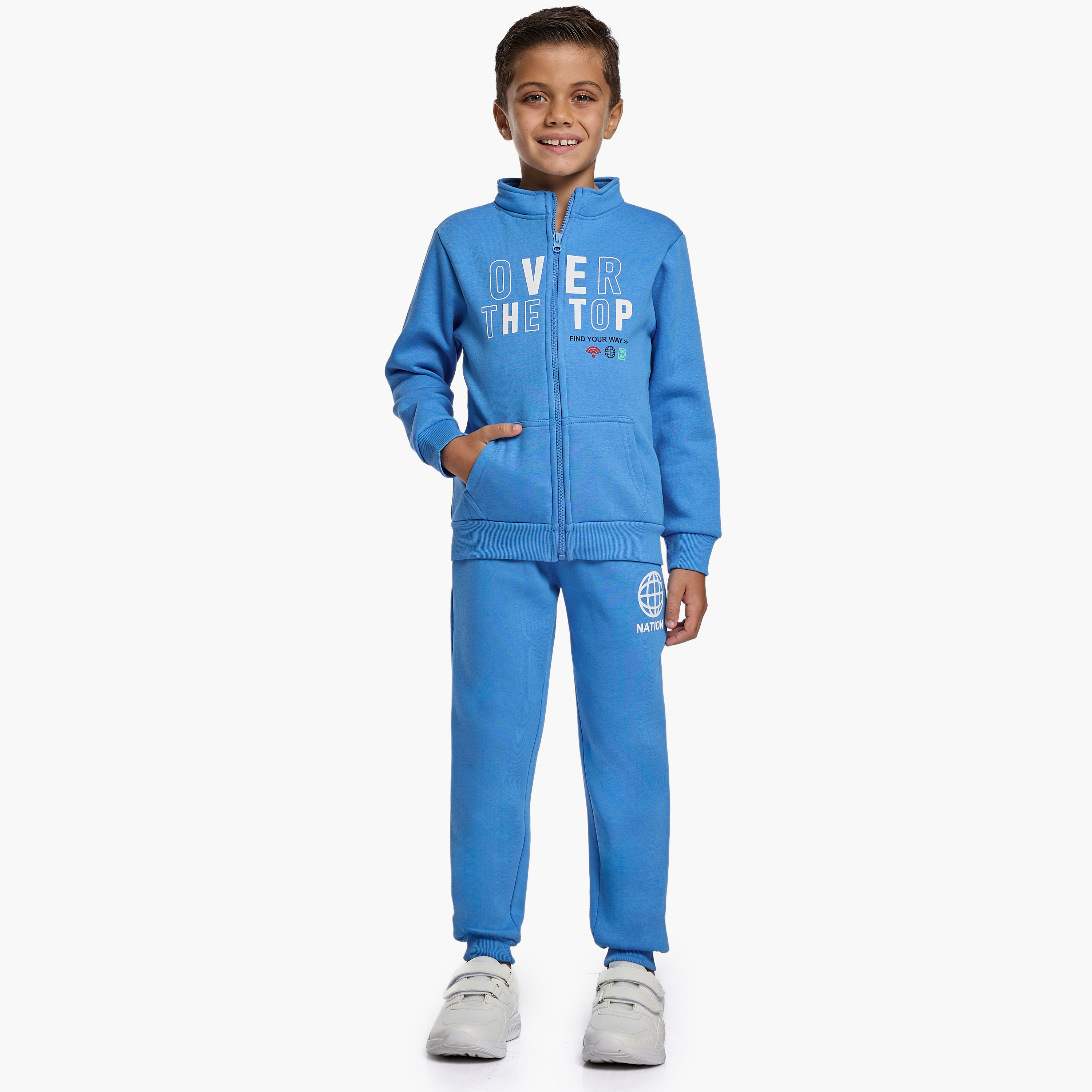 طقم من قطعتين جاكيت وبنطلون رياضي بطبعة أوفر ذا توب من فيكتور اند جين-baby-boys-clothing-winterwear-setsandcoords-image-1