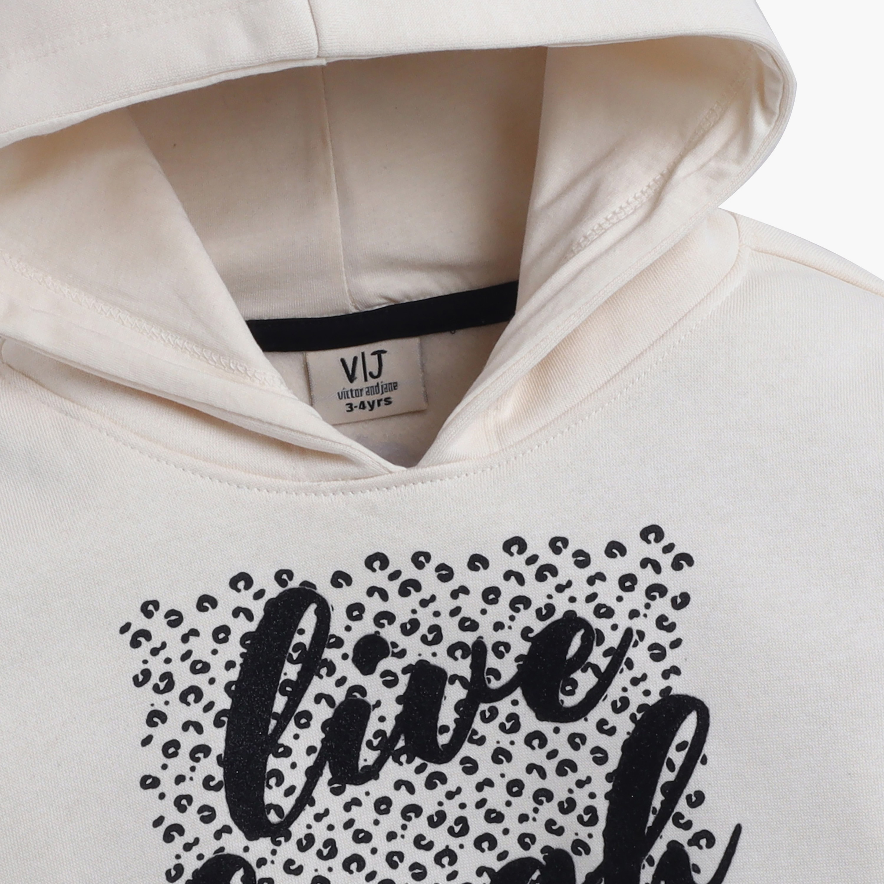 هودي بطبعة ليف لوف لاف من فيكتور اند جين-girls-clothing-sweatshirts-image-5