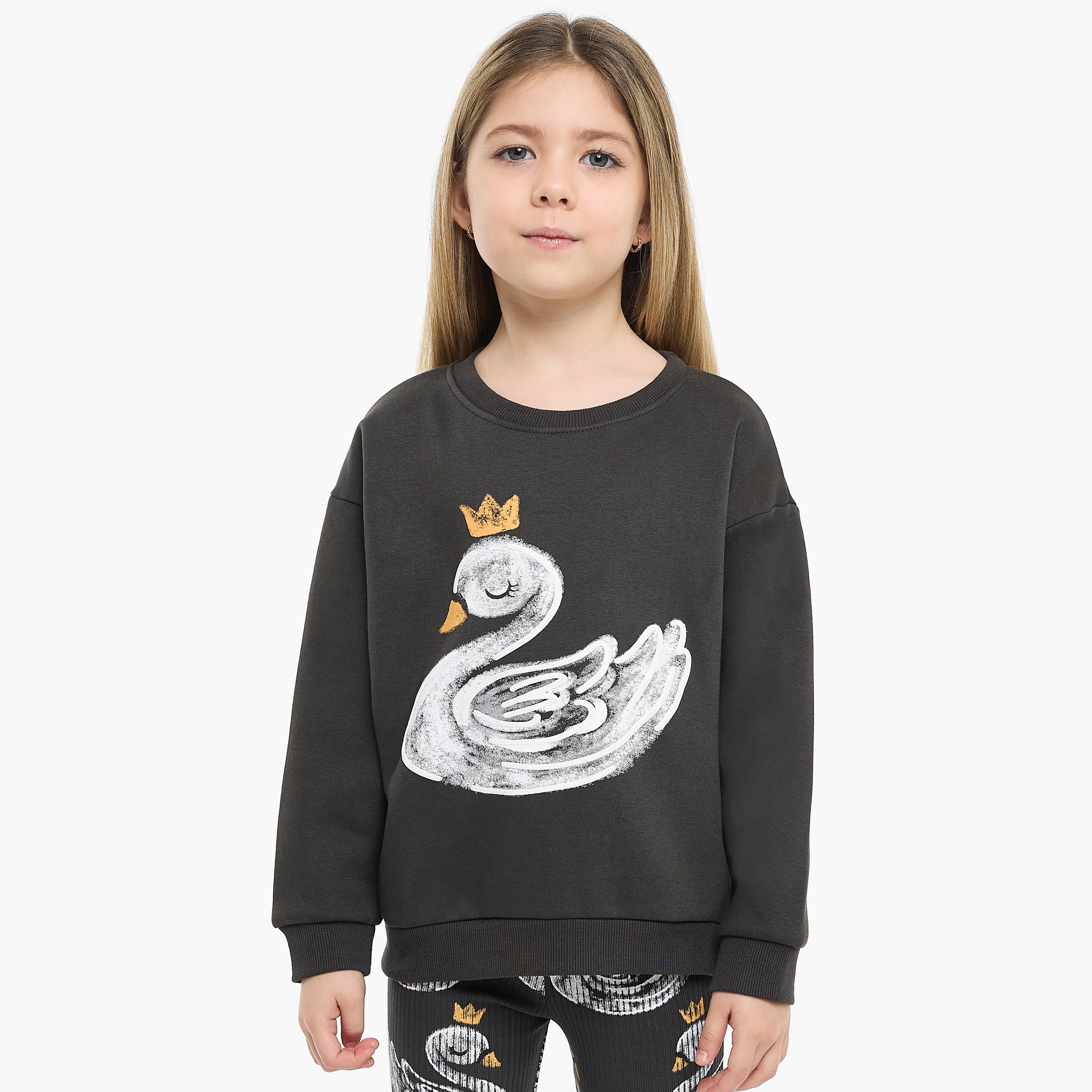 طقم من قطعتين سويت شيرت وبنطلون ليجينج بطبعة بجعة متوجة من فيكتور اند جين-girls-clothing-winterwear-setsandcoords-image-4