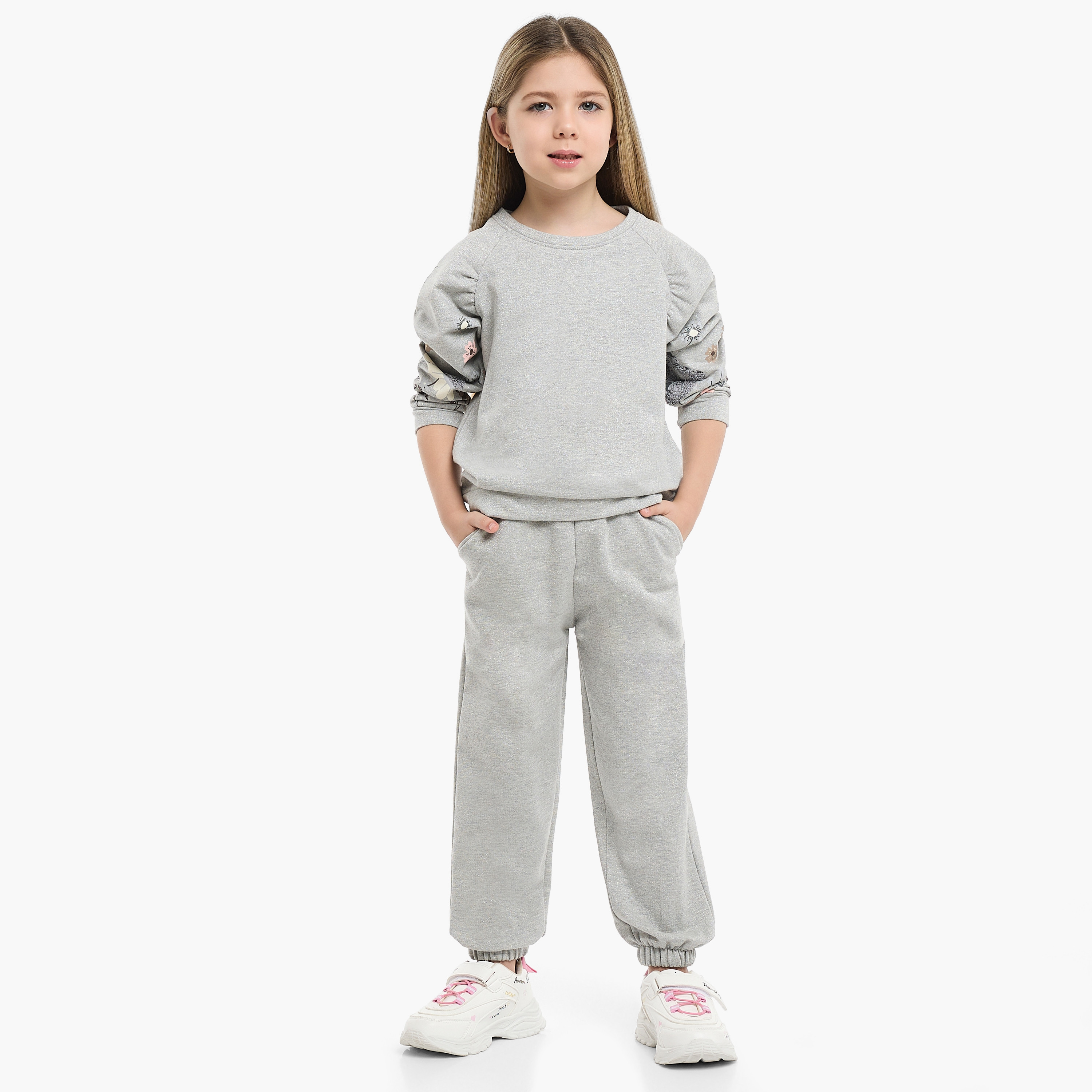 طقم من قطعتين سويت شيرت وبنطلون رياضي بطبعة من فيكتور اند جين-girls-clothing-winterwear-setsandcoords-image-1