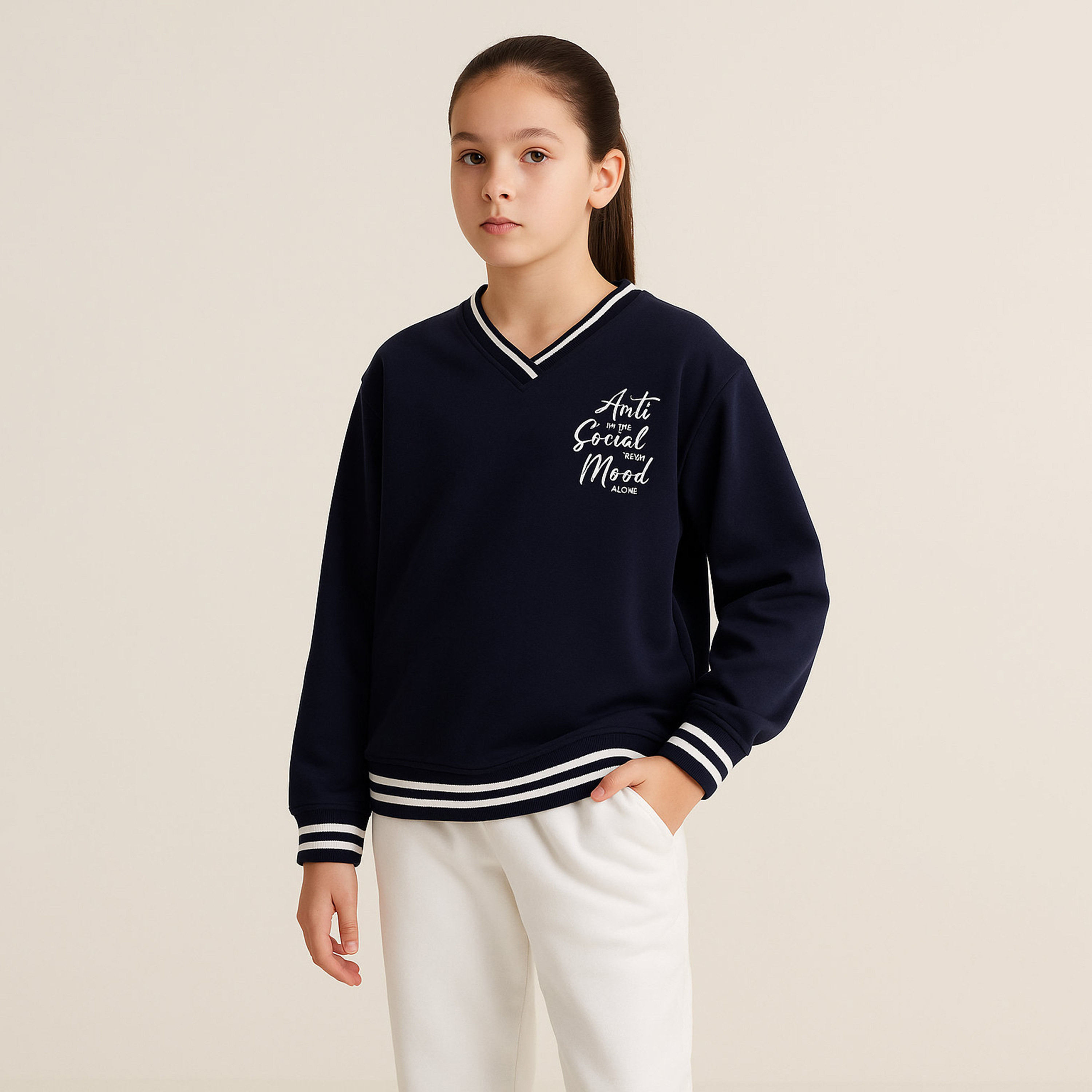 سويت شيرت بطبعة أنتي سوشيال مود من فيكتور اند جين-girls-clothing-winterwear-sweatshirts-image-2