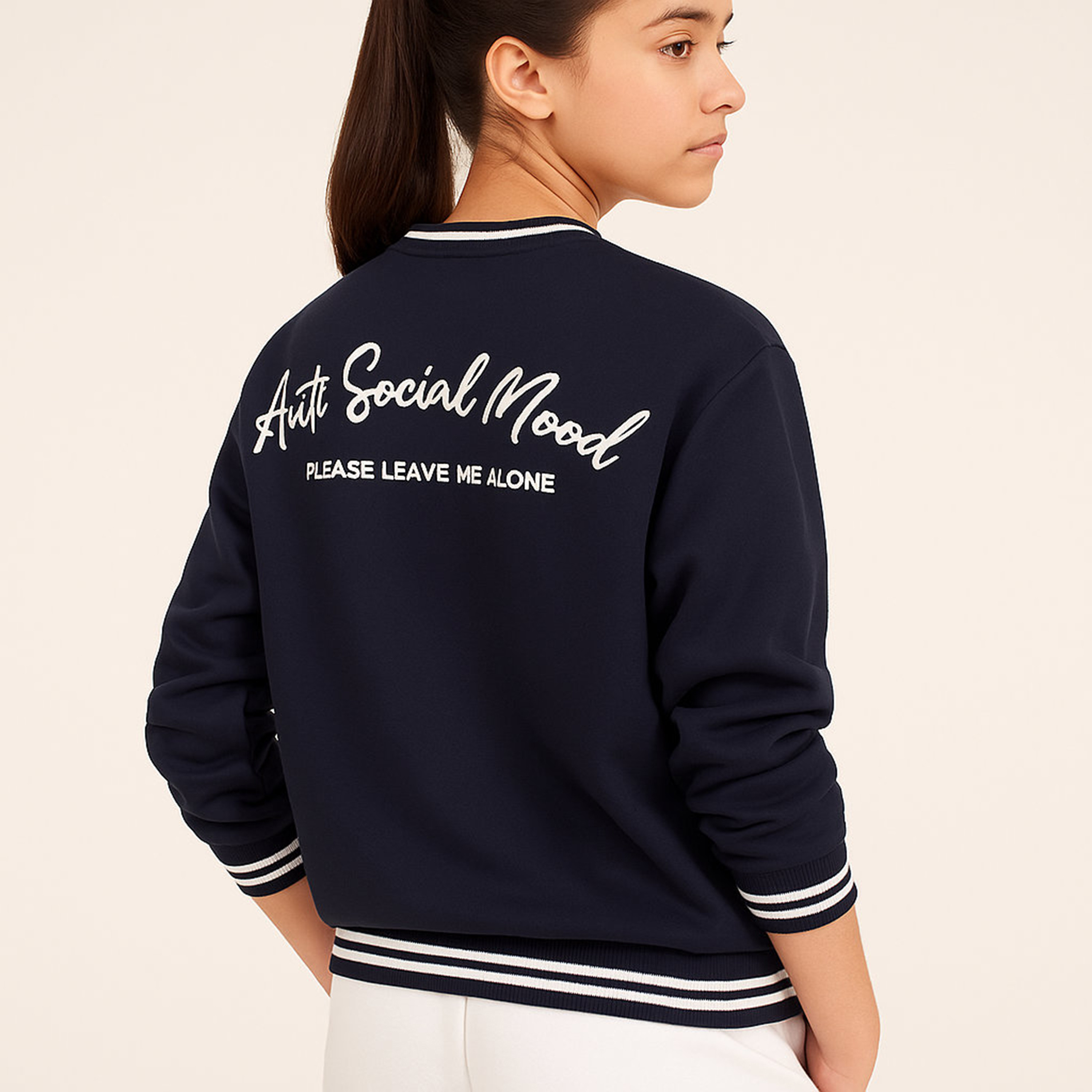 سويت شيرت بطبعة أنتي سوشيال مود من فيكتور اند جين-girls-clothing-winterwear-sweatshirts-image-4