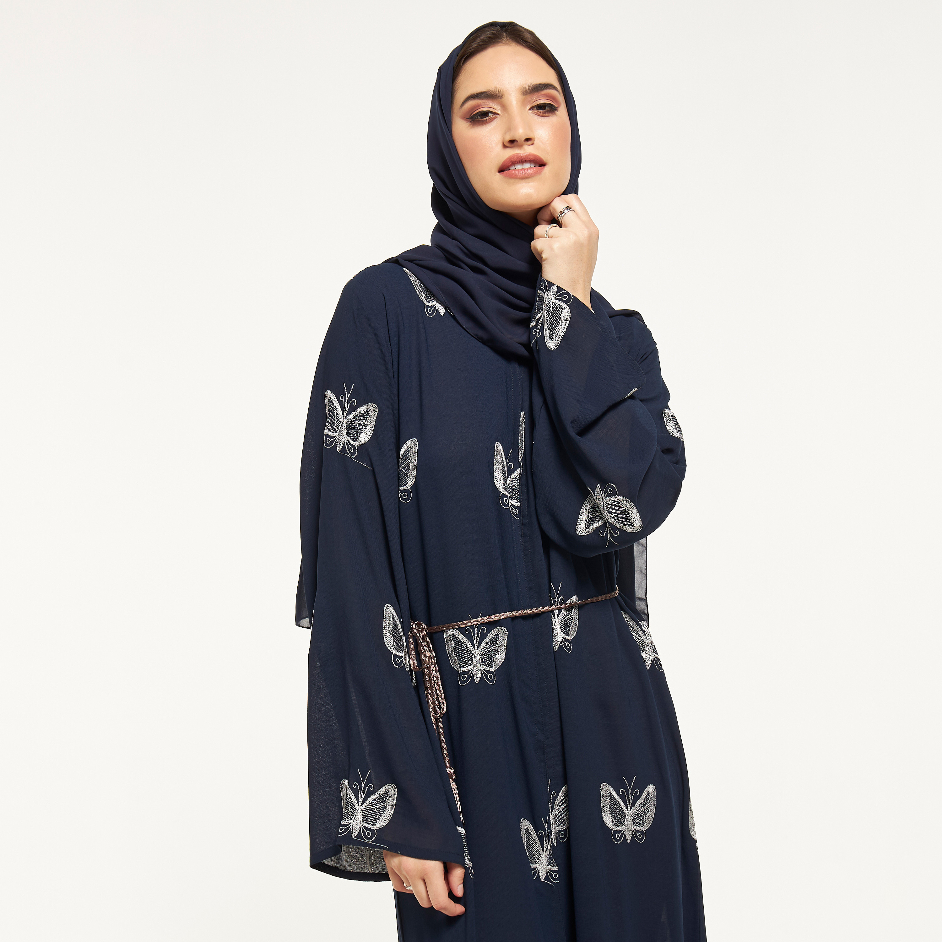 عباية بتطريز فراشة مع حجاب وحزام ربط من مليكة-women-arabicclothing-abayas-image-2