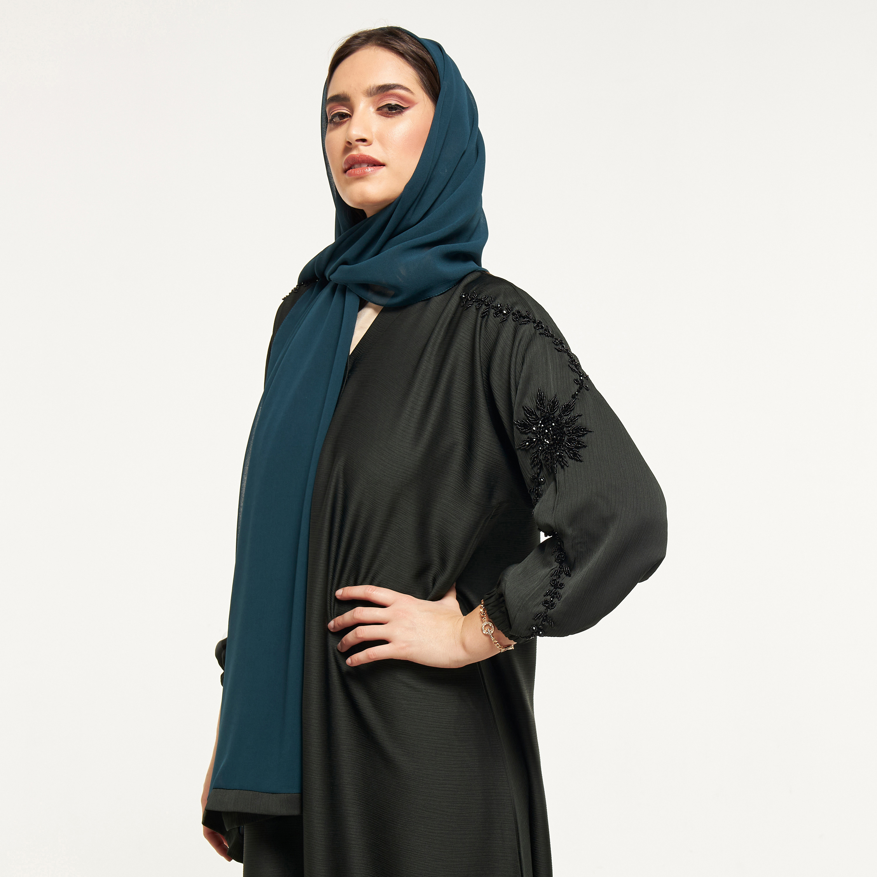 عباية مزيّنة بالخرز مع حجاب من مليكة-women-arabicclothing-abayas-image-2
