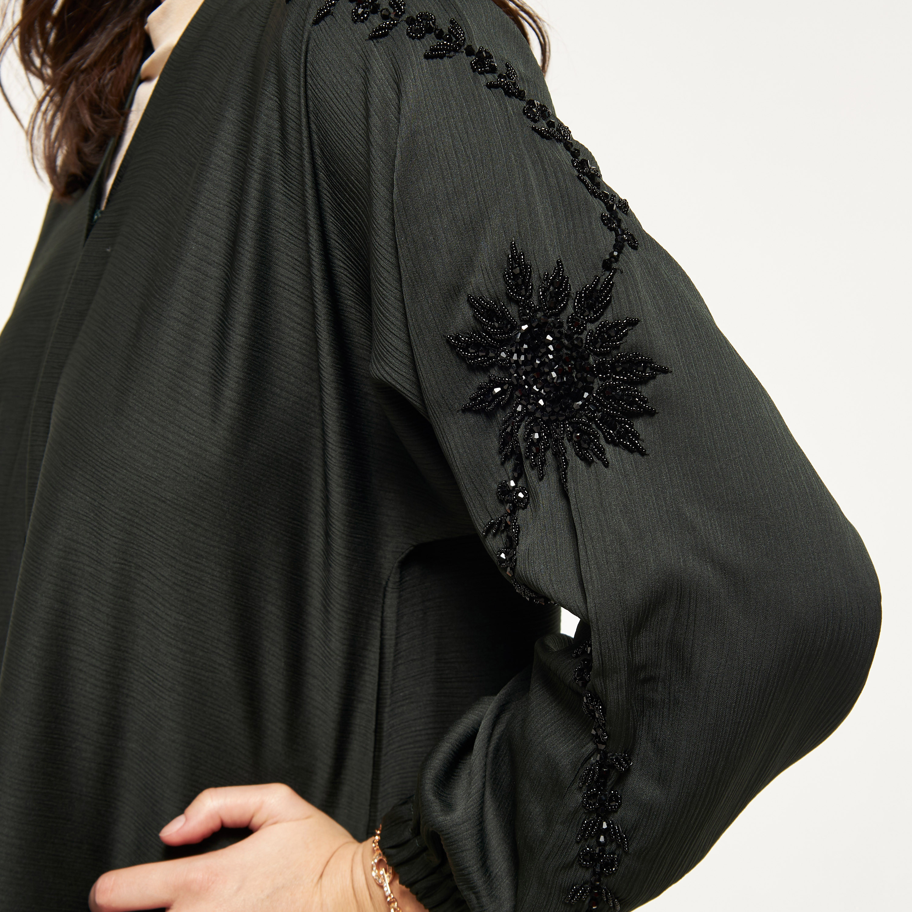 عباية مزيّنة بالخرز مع حجاب من مليكة-women-arabicclothing-abayas-image-3