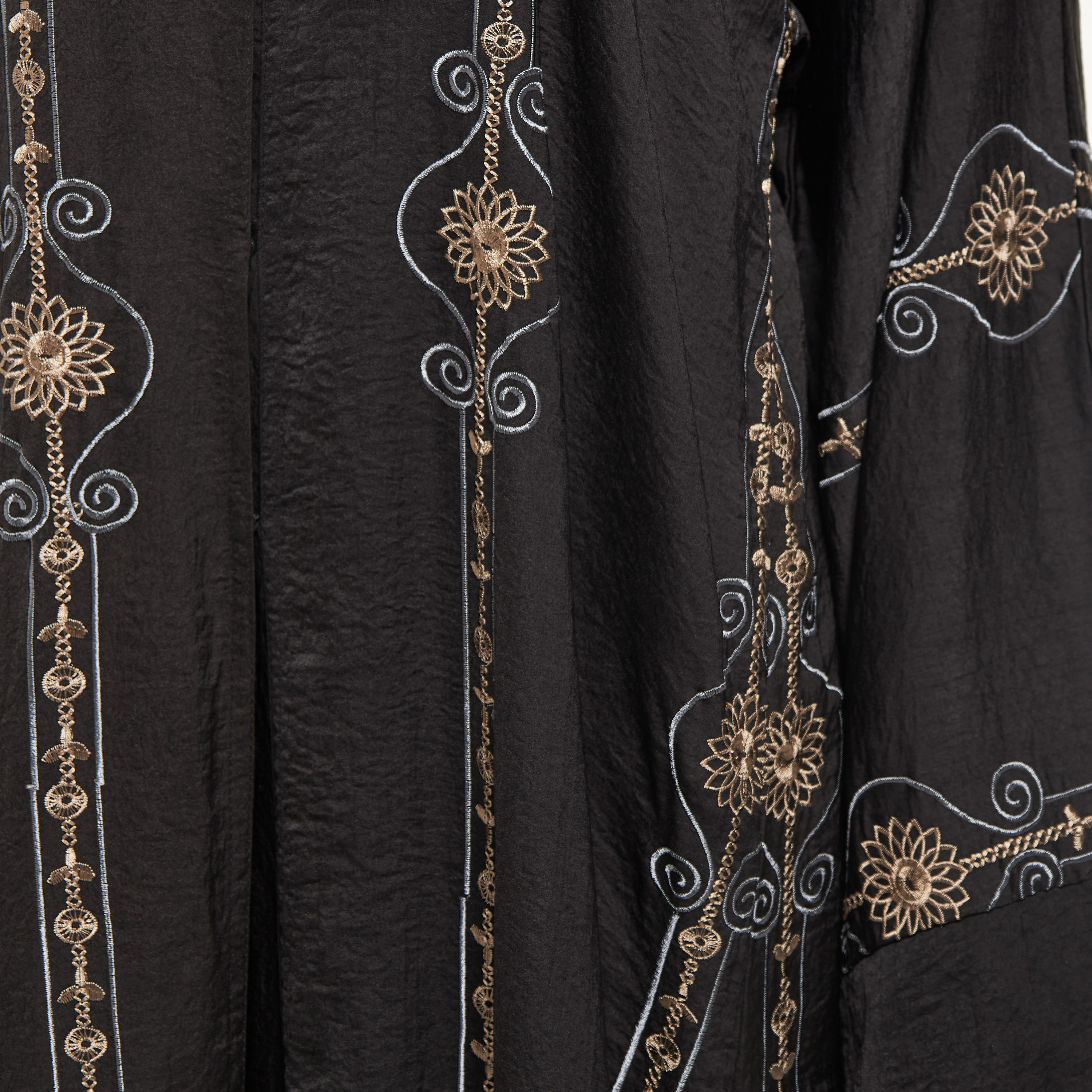 عباية مطرّزة مع حجاب من نُخبة-women-arabicclothing-abayas-image-3