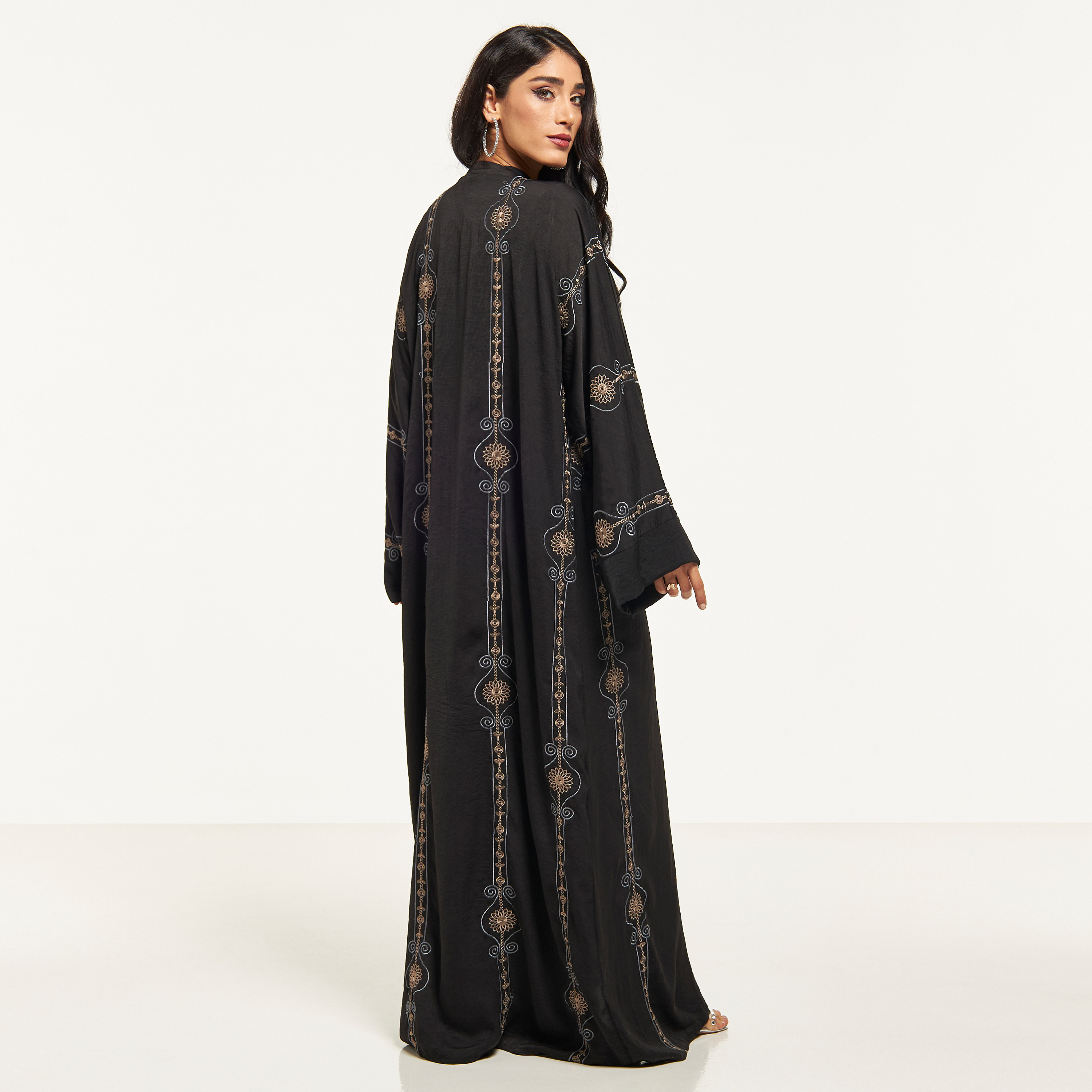 عباية مطرّزة مع حجاب من نُخبة-women-arabicclothing-abayas-image-5