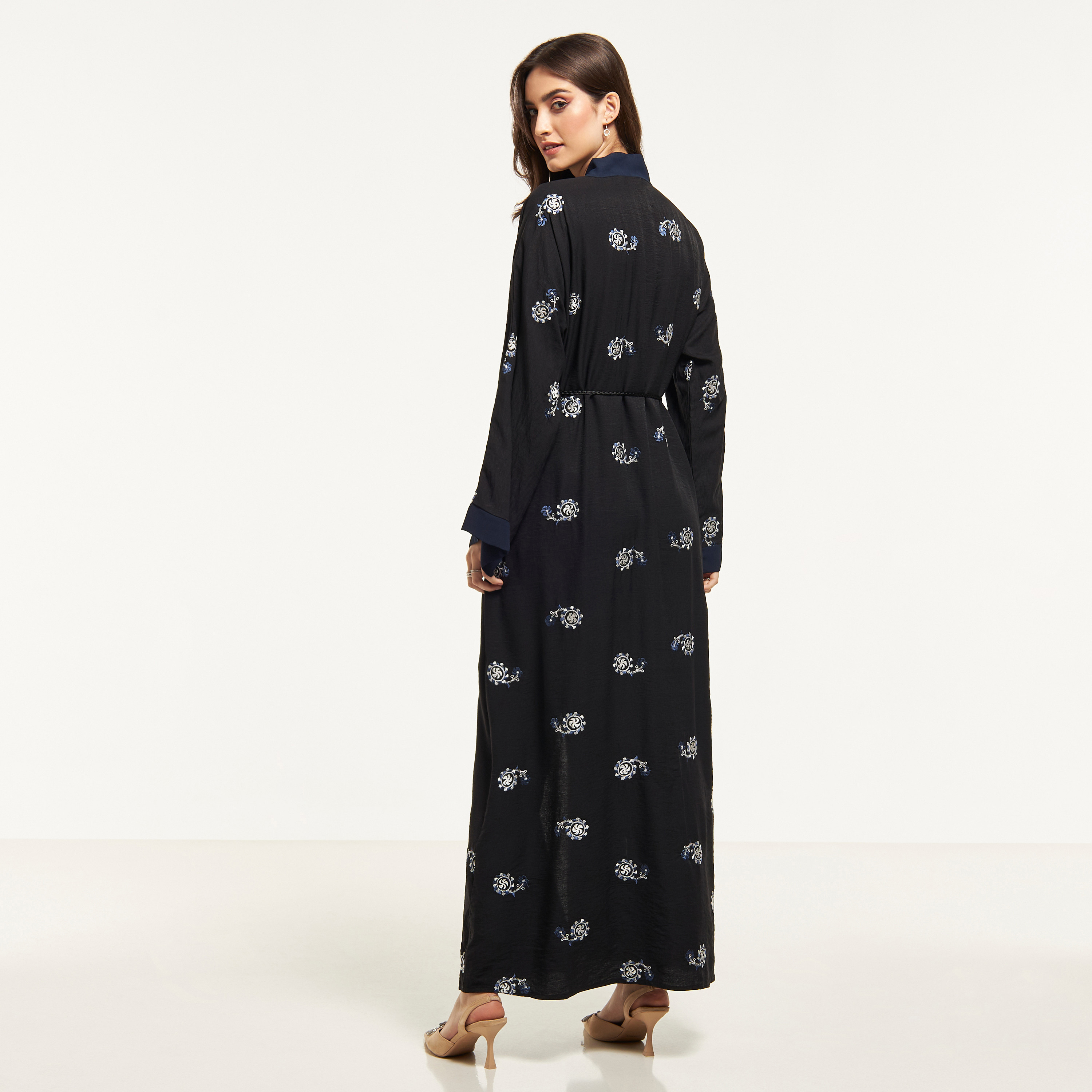 عباية مطرزة بحزام ربط وحجاب من ملكية-women-arabicclothing-abayas-image-5