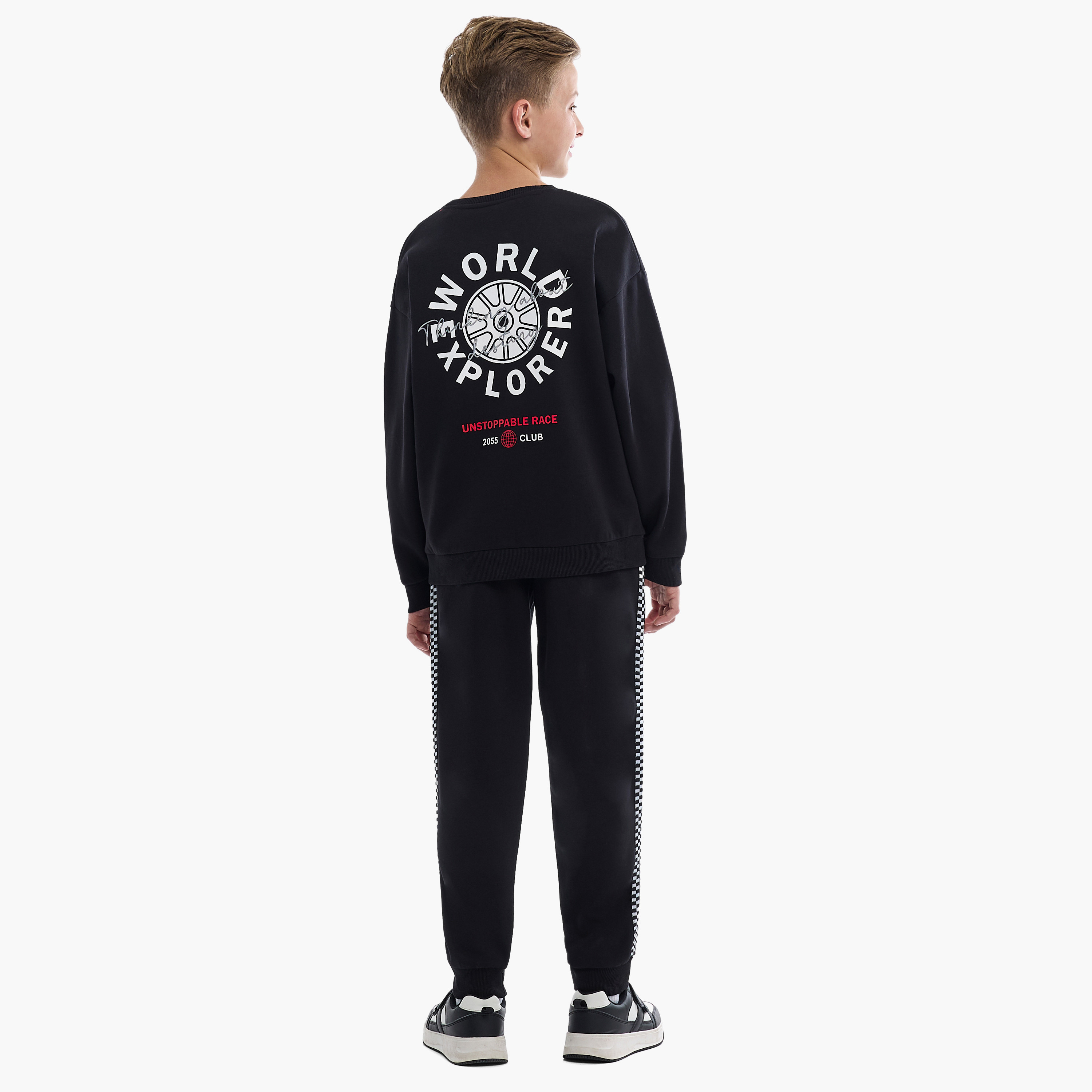 طقم من قطعتين سويت شيرت وبنطلون رياضي بطبعة ورلد إكسبلورر من فيكتور اند جين-boys-clothing-setsandcoords-image-3