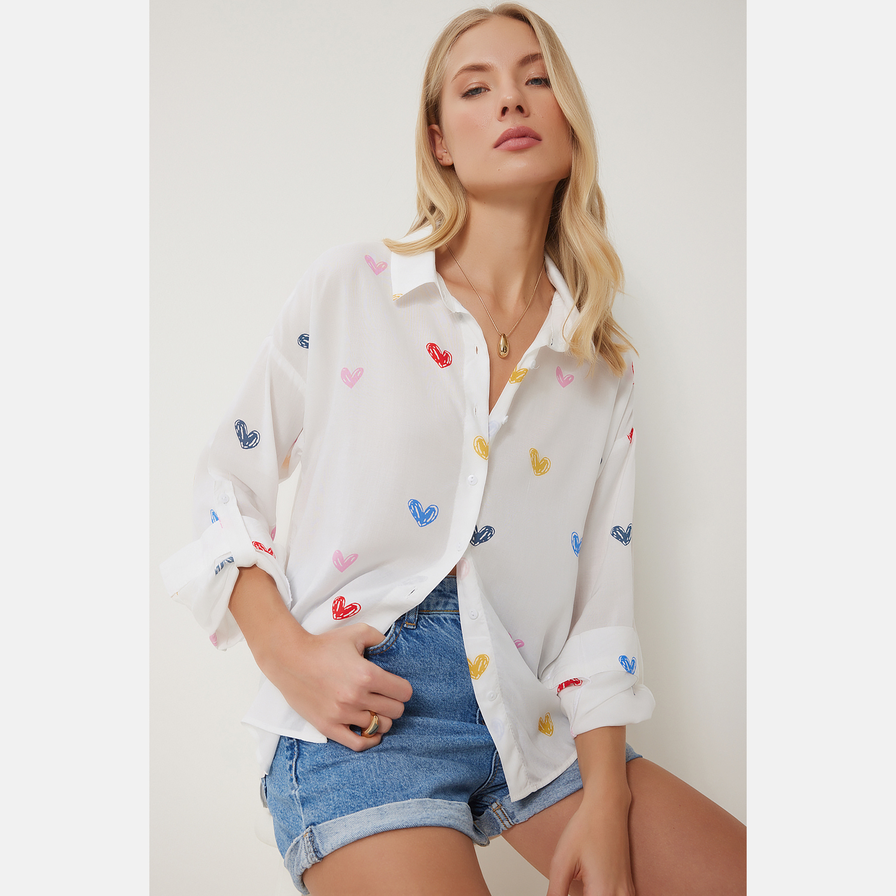 قميص نسائي أبيض بياقة بطبعة قلب إسطنبول السعادة-women-clothing-shirtsandblouses-shirts-image-2
