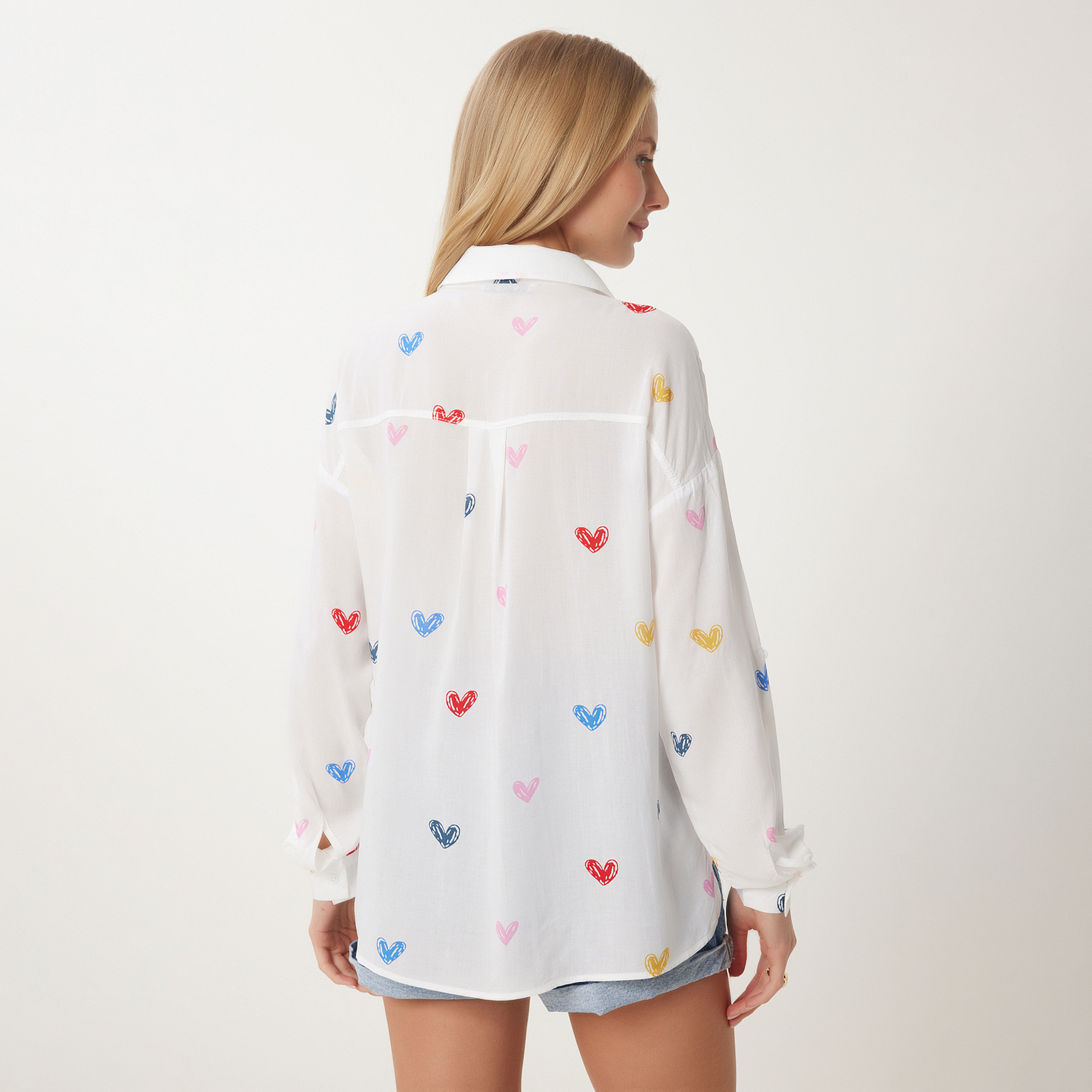 قميص نسائي أبيض بياقة بطبعة قلب إسطنبول السعادة-women-clothing-shirtsandblouses-shirts-image-3