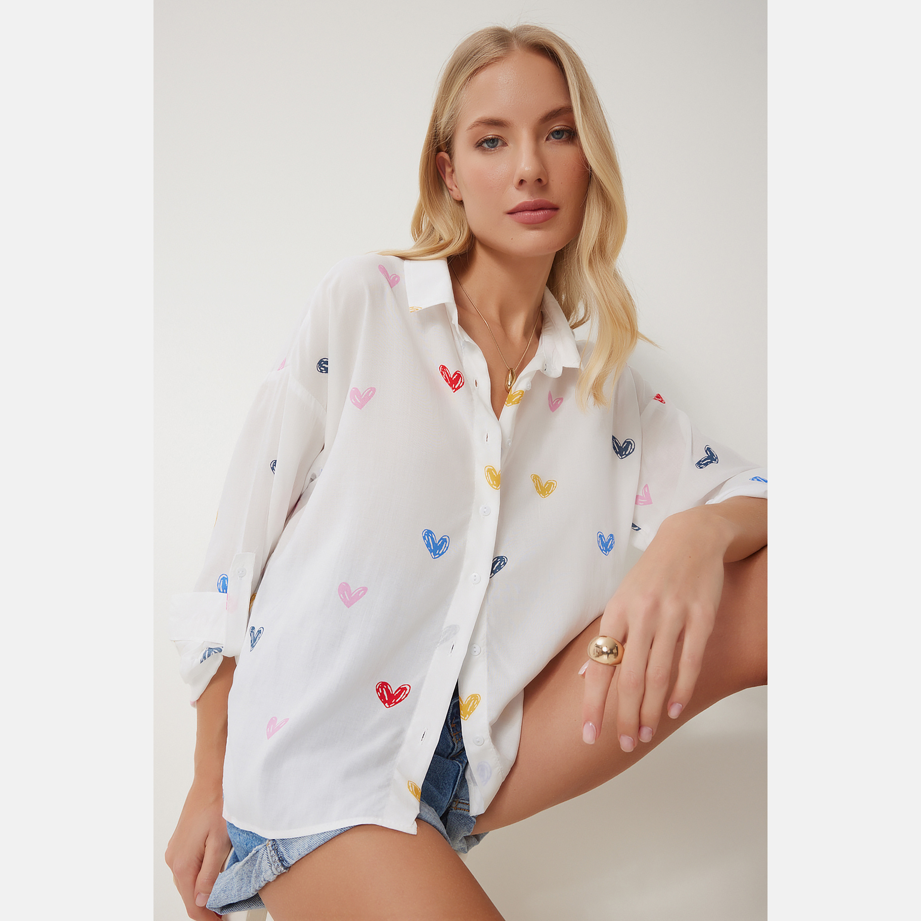 قميص نسائي أبيض بياقة بطبعة قلب إسطنبول السعادة-women-clothing-shirtsandblouses-shirts-image-4