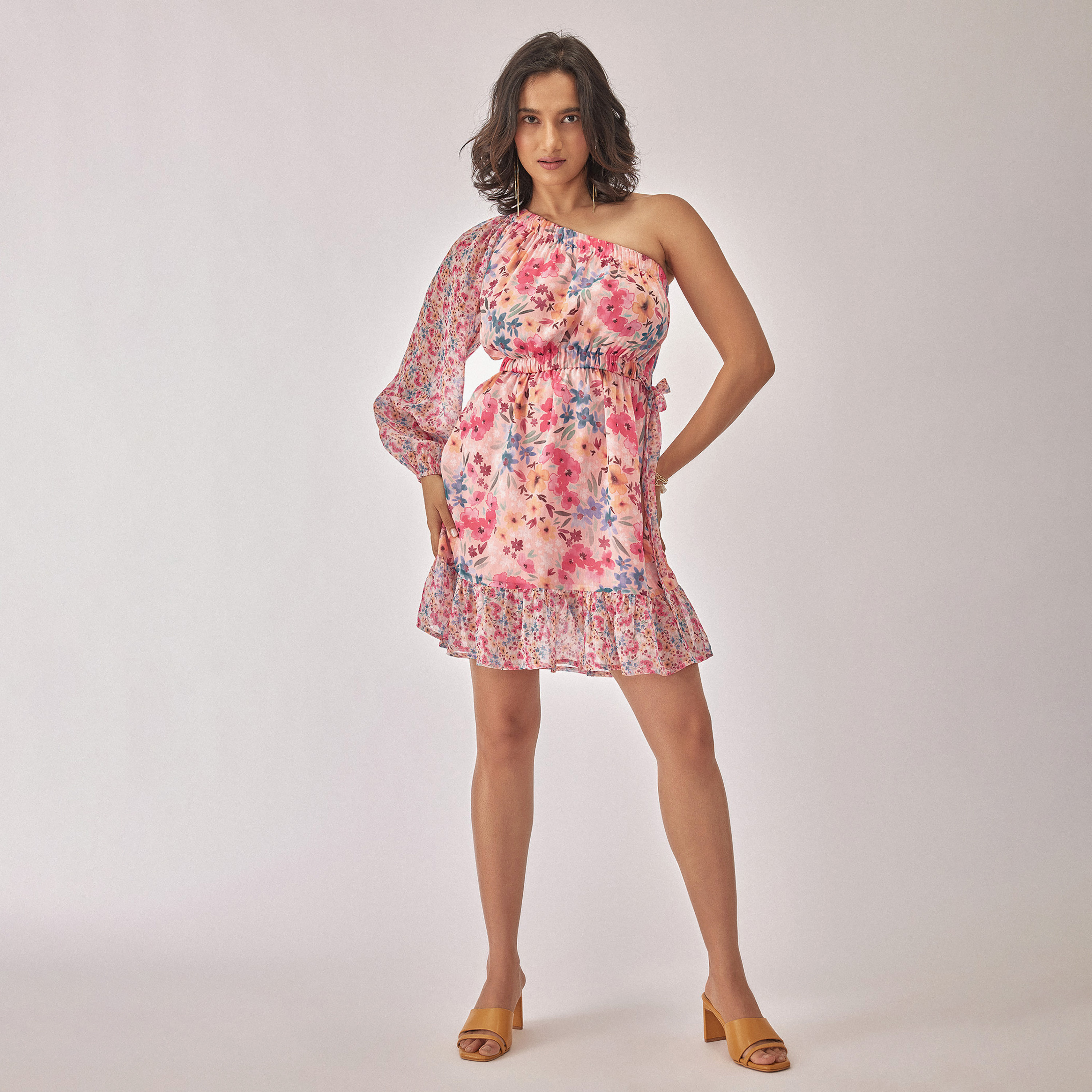 فستان قصير ذو سكيتر بكتف واحد مع مزين بالزهور من ليبل أوف لايف-women-clothing-dresses-image-2