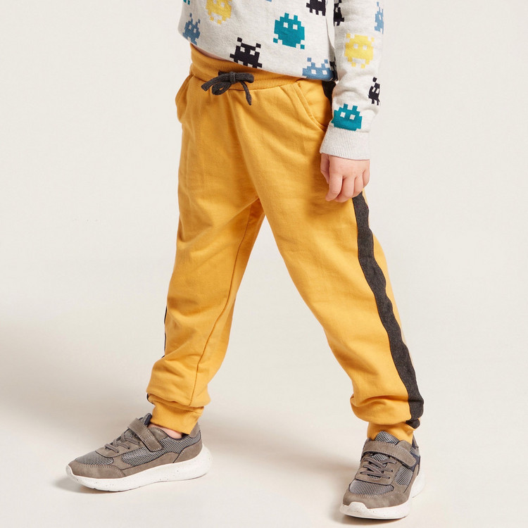 Juniors Solid Knit Pants with Pockets and Side Tape Detail