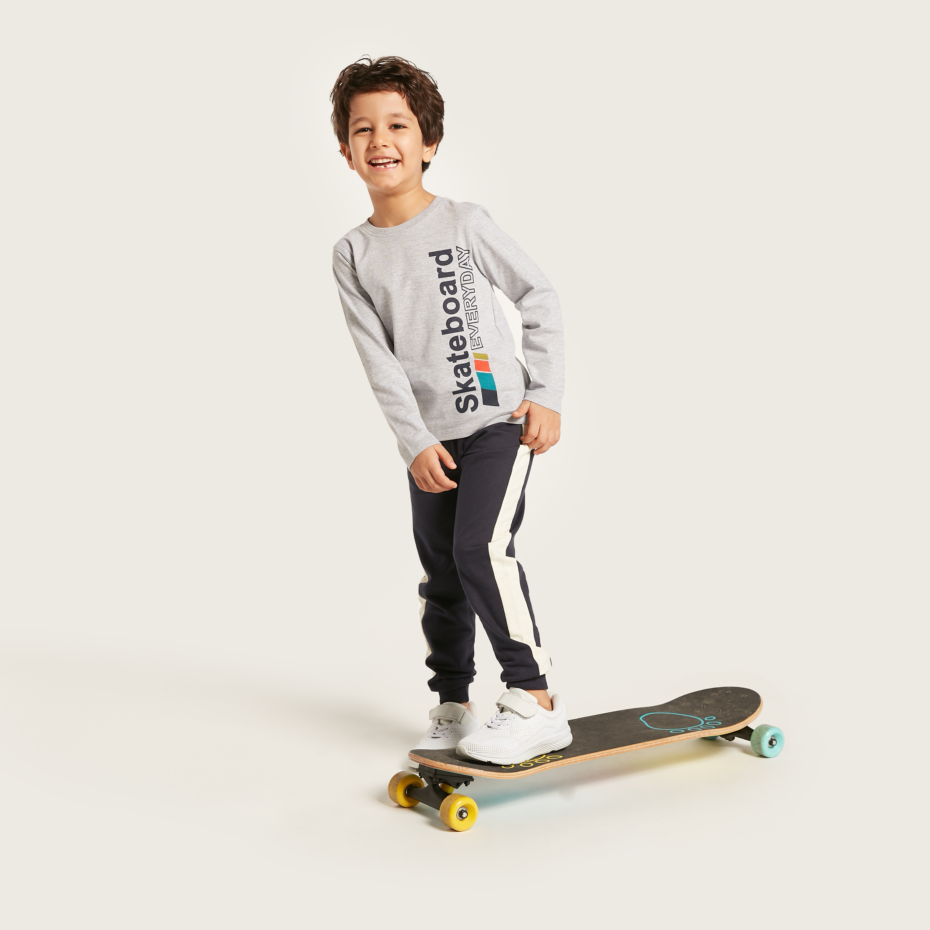 Juniors Panelled Joggers with Drawstring Closure and Pockets-boys-clothing-bottoms-joggersandtrackpants-image-1