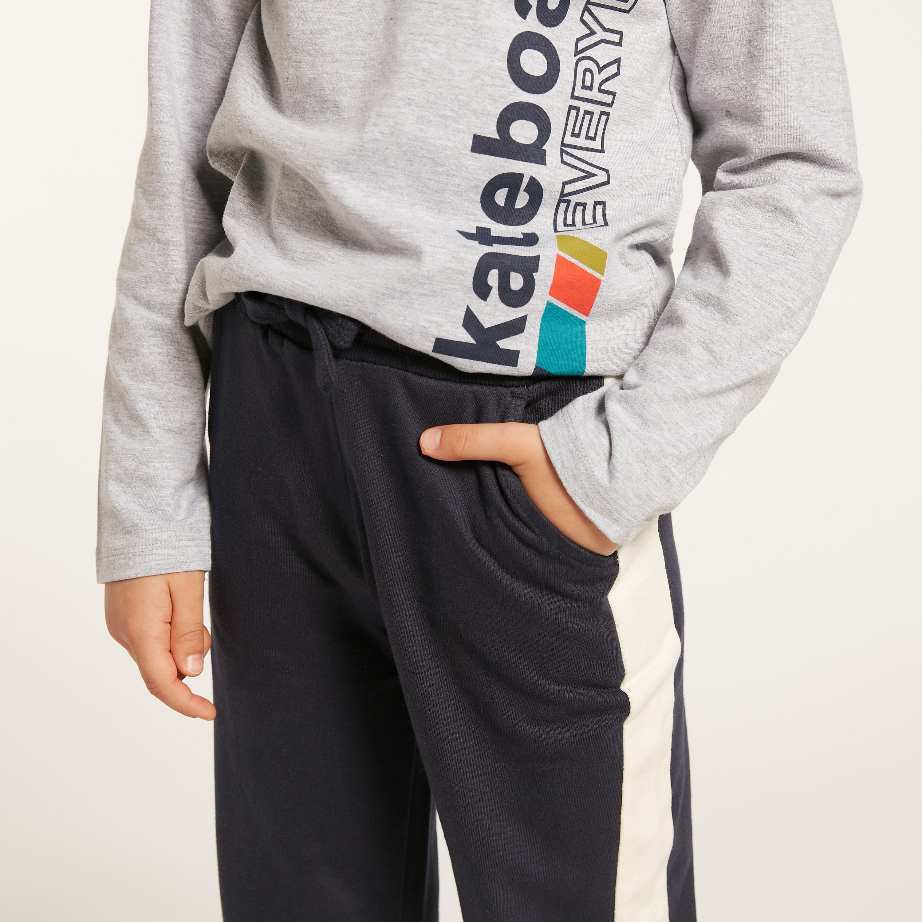 Juniors Panelled Joggers with Drawstring Closure and Pockets-boys-clothing-bottoms-joggersandtrackpants-image-3