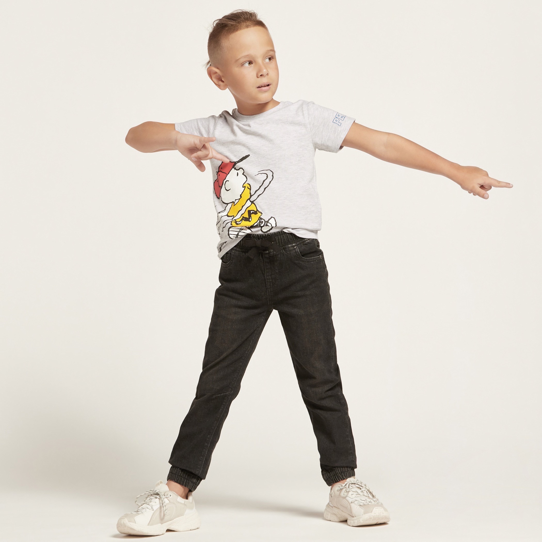 بنطلون جينز بقصّة عادية من جونيورز-boys-clothing-bottoms-jeans-image-1