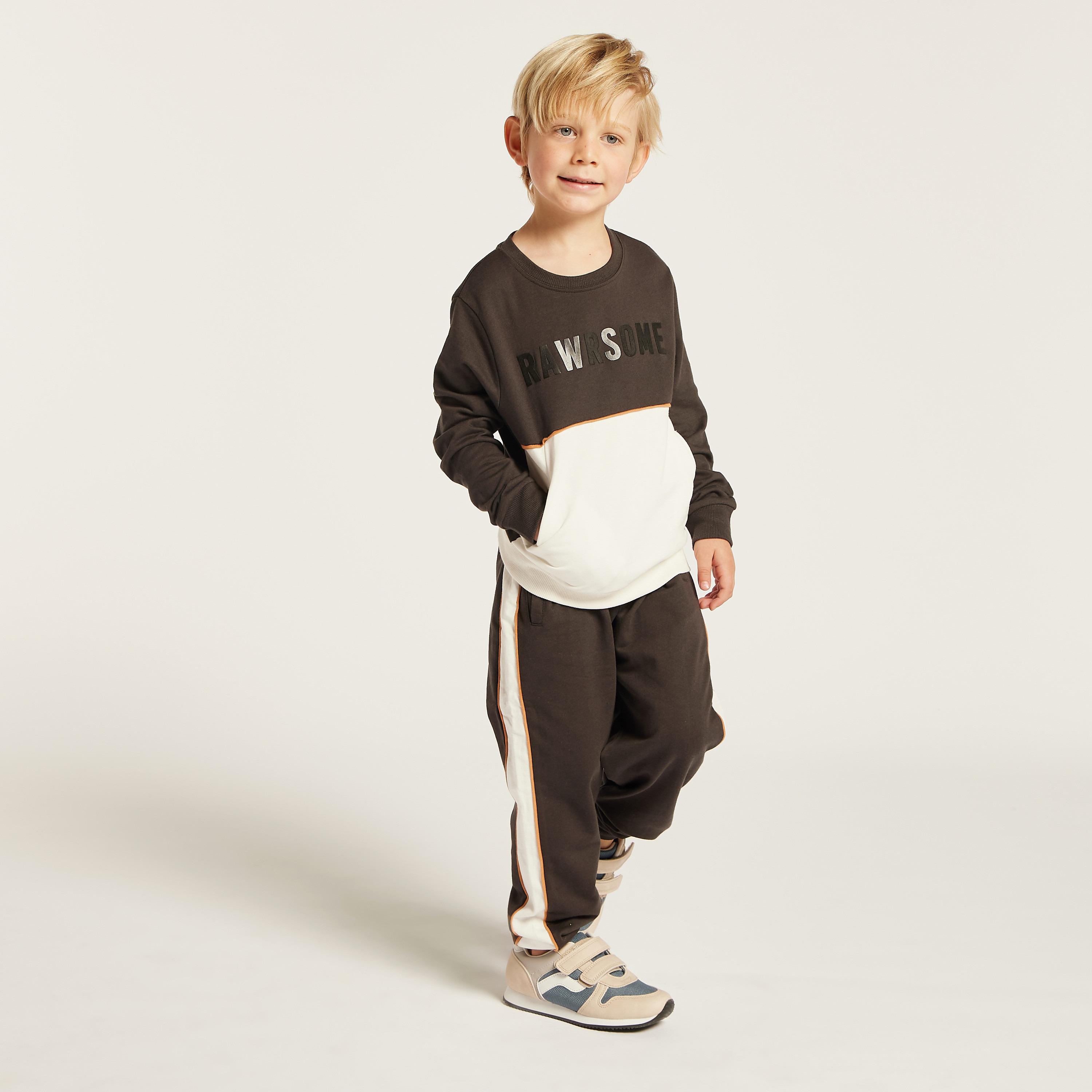 Buy Juniors Embellished Round Neck T-shirt and Joggers Set Online