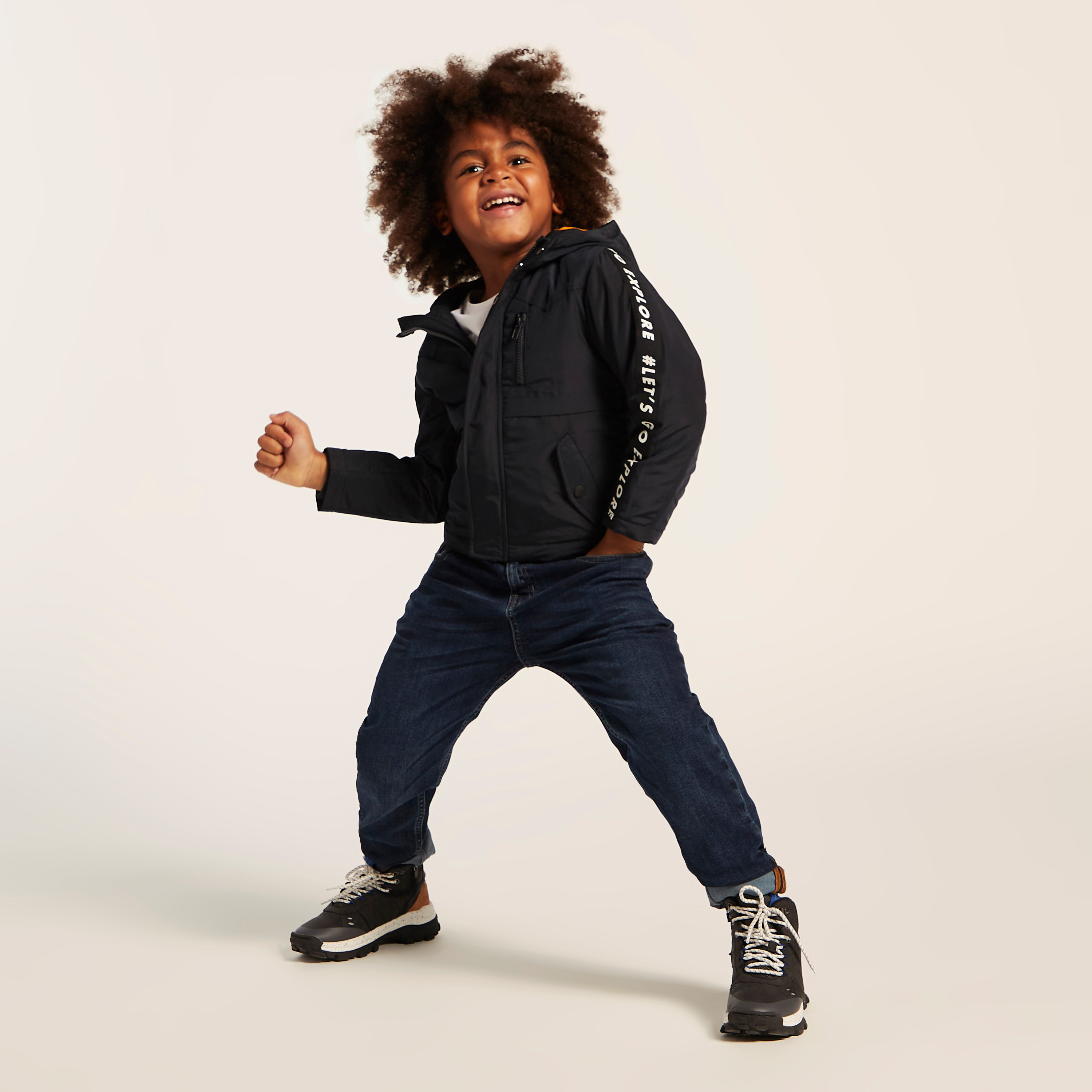 جاكيت سادة بقبّعة وأكمام طويلة وتفاصيل شريط من جونيورز-baby-boys-clothing-winterwear-jacketsandblazers-image-1