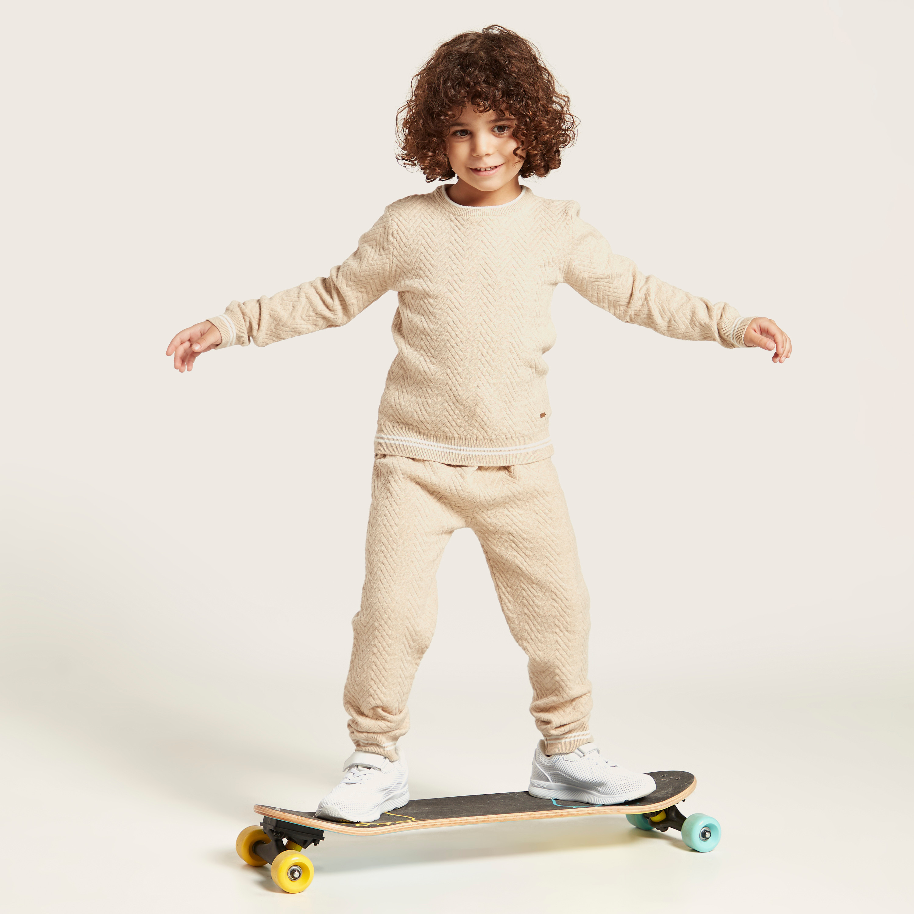 طقم بلوفر بارز الملمس وبنطلون رياضي-boys-clothing-setsandcoords-image-1