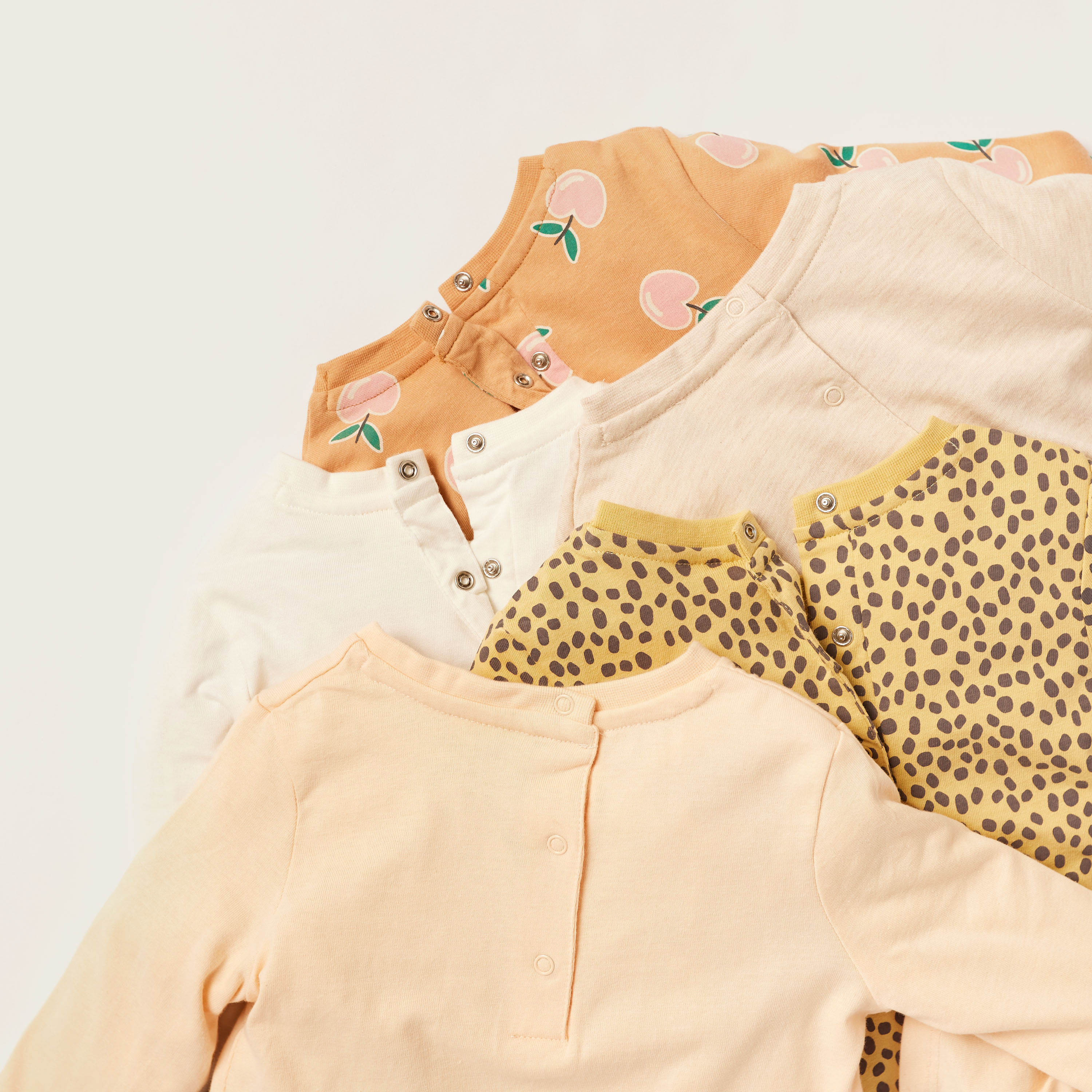 تيشيرتات بأكمام طويلة وطبعات جرافيك من جونيورز - طقم من 5 قطع-baby-girls-clothing-multipacks-image-4