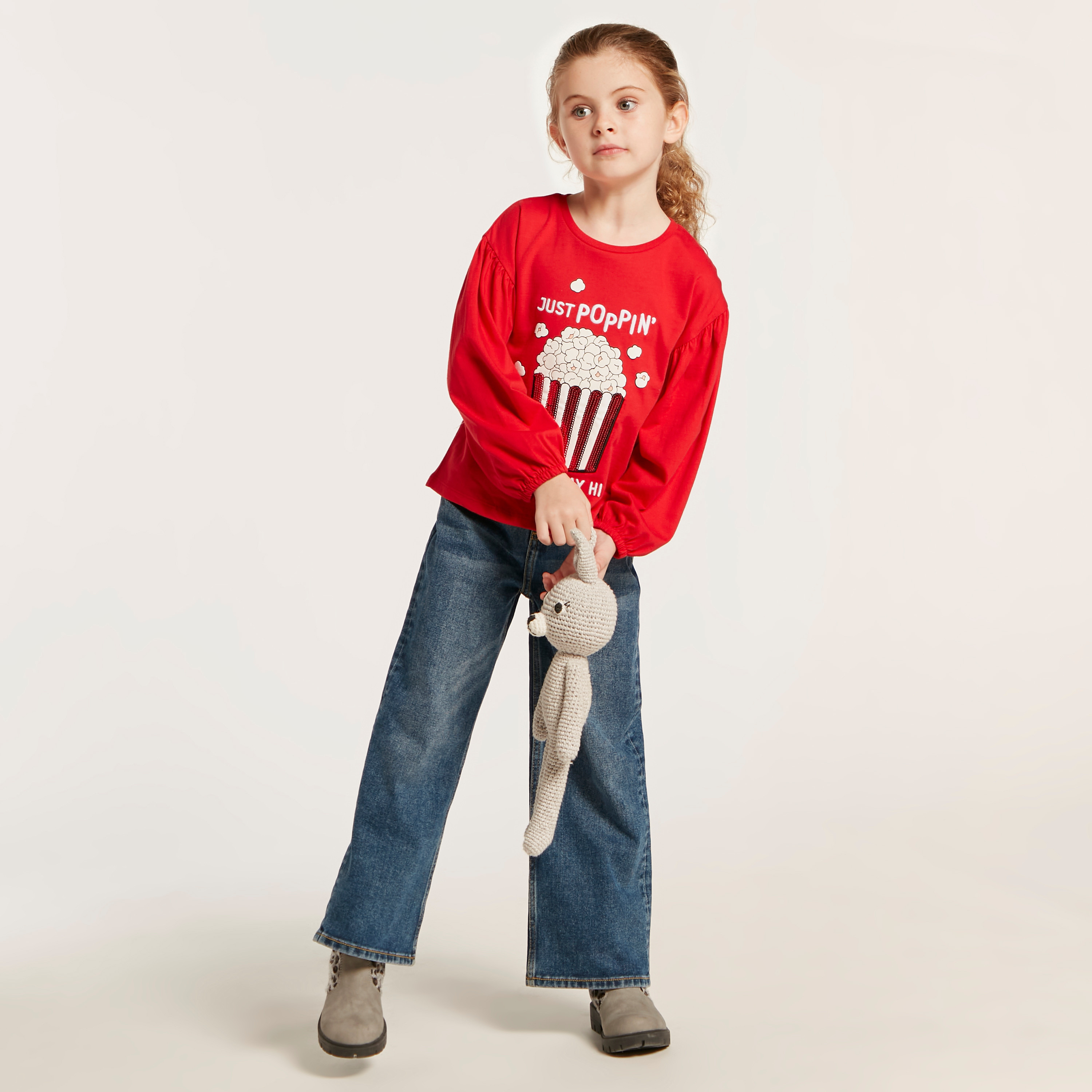 تيشيرت بأكمام طويلة وتفاصيل ترتر وطبعات جرافيك من لي كوبر-girls-clothing-schoolwear-tshirts-image-1