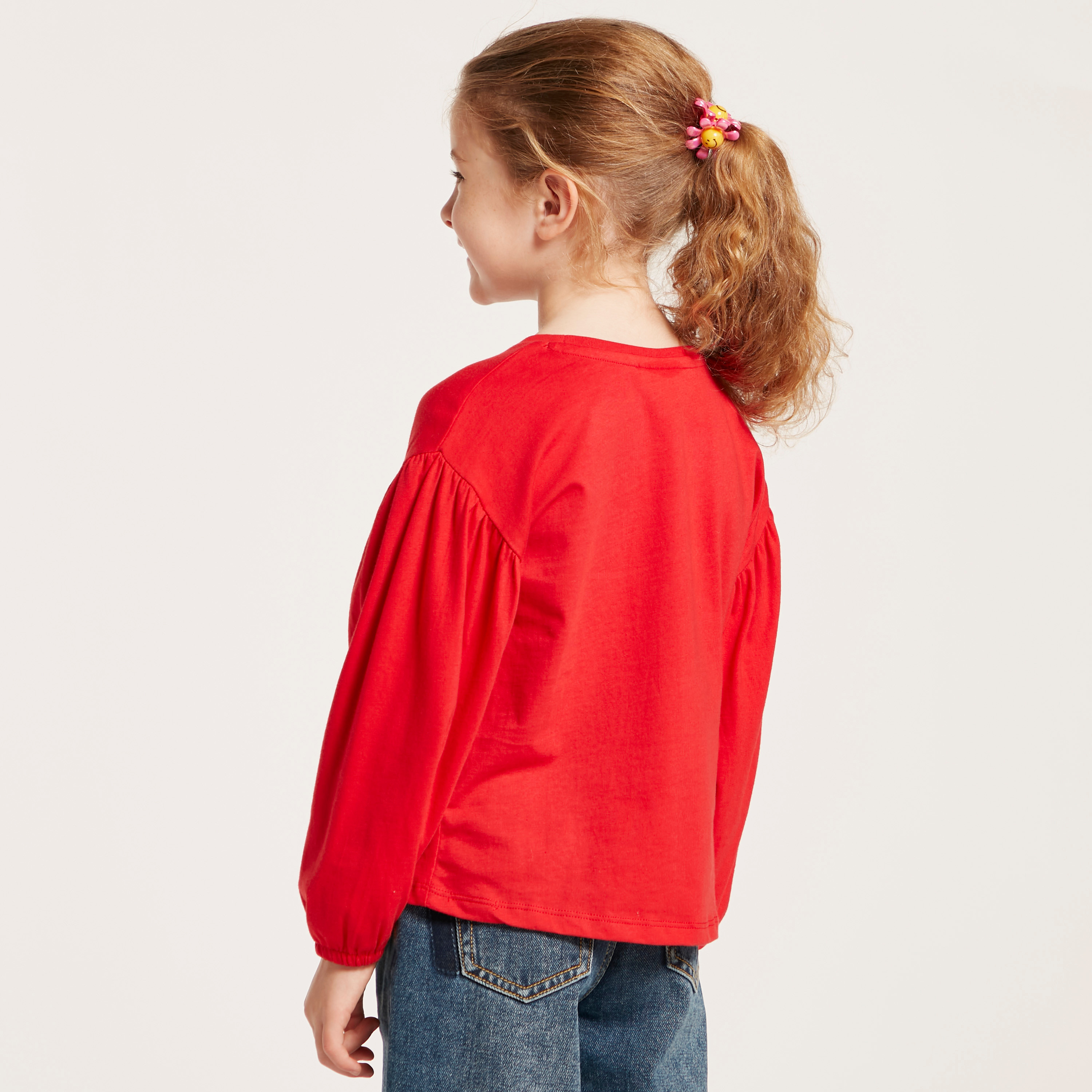 تيشيرت بأكمام طويلة وتفاصيل ترتر وطبعات جرافيك من لي كوبر-girls-clothing-schoolwear-tshirts-image-4