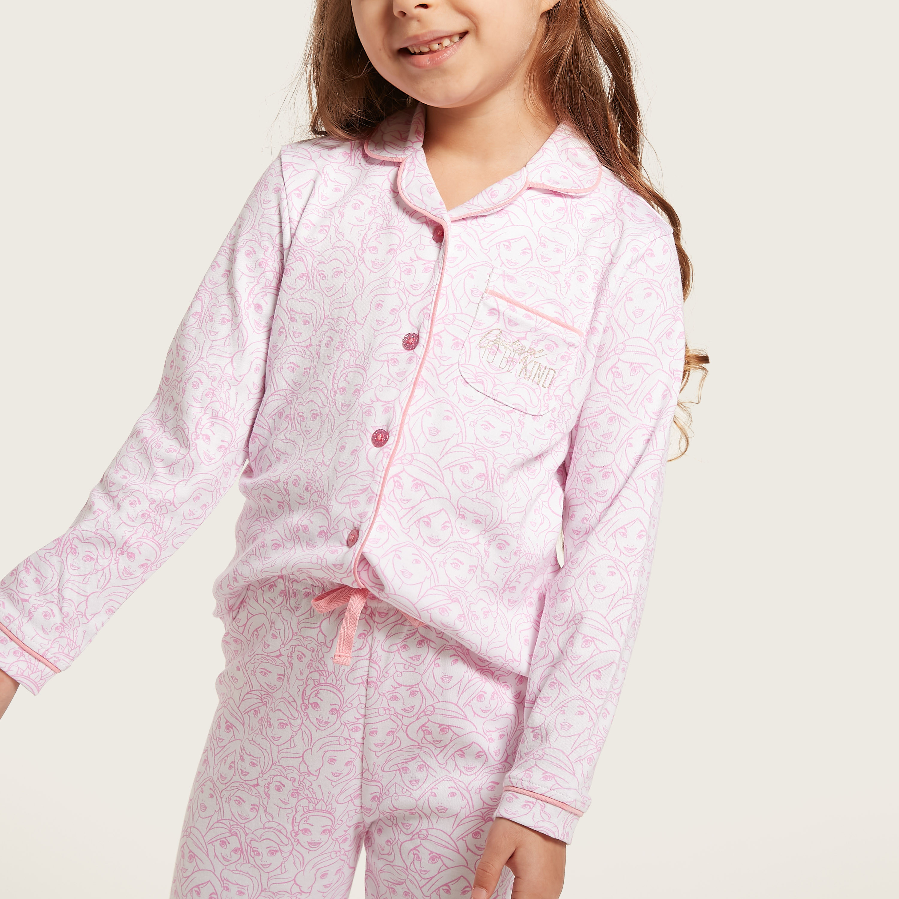 طقم بنطلون بيجاما وقميص نوم بطبعات تزينه بالكامل من ديزني-girls-clothing-nightwear-image-4