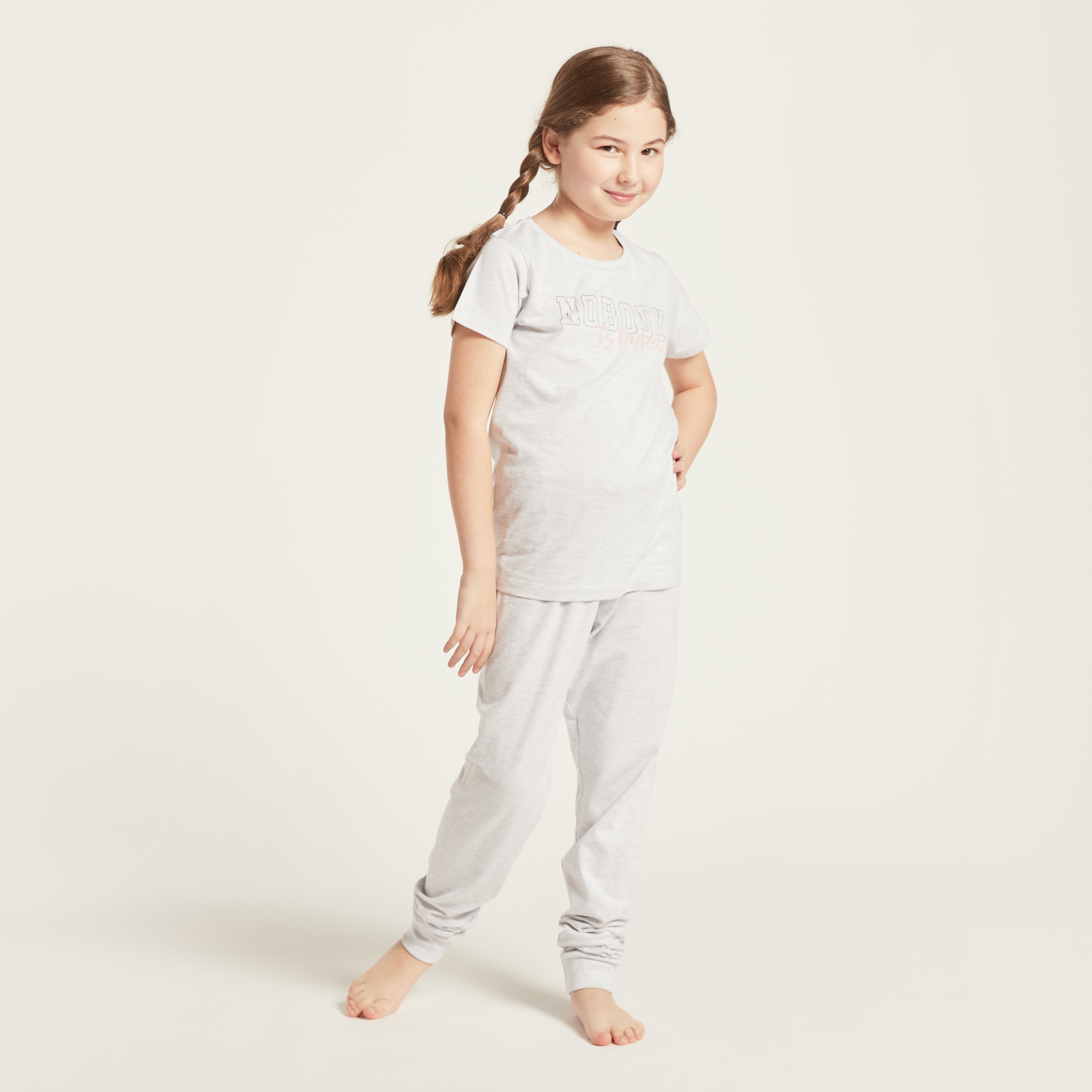 طقم بناطيل بيجاما وتيشيرتات بطبعات 4 قطع من جونيورز-girls-clothing-nightwear-image-3