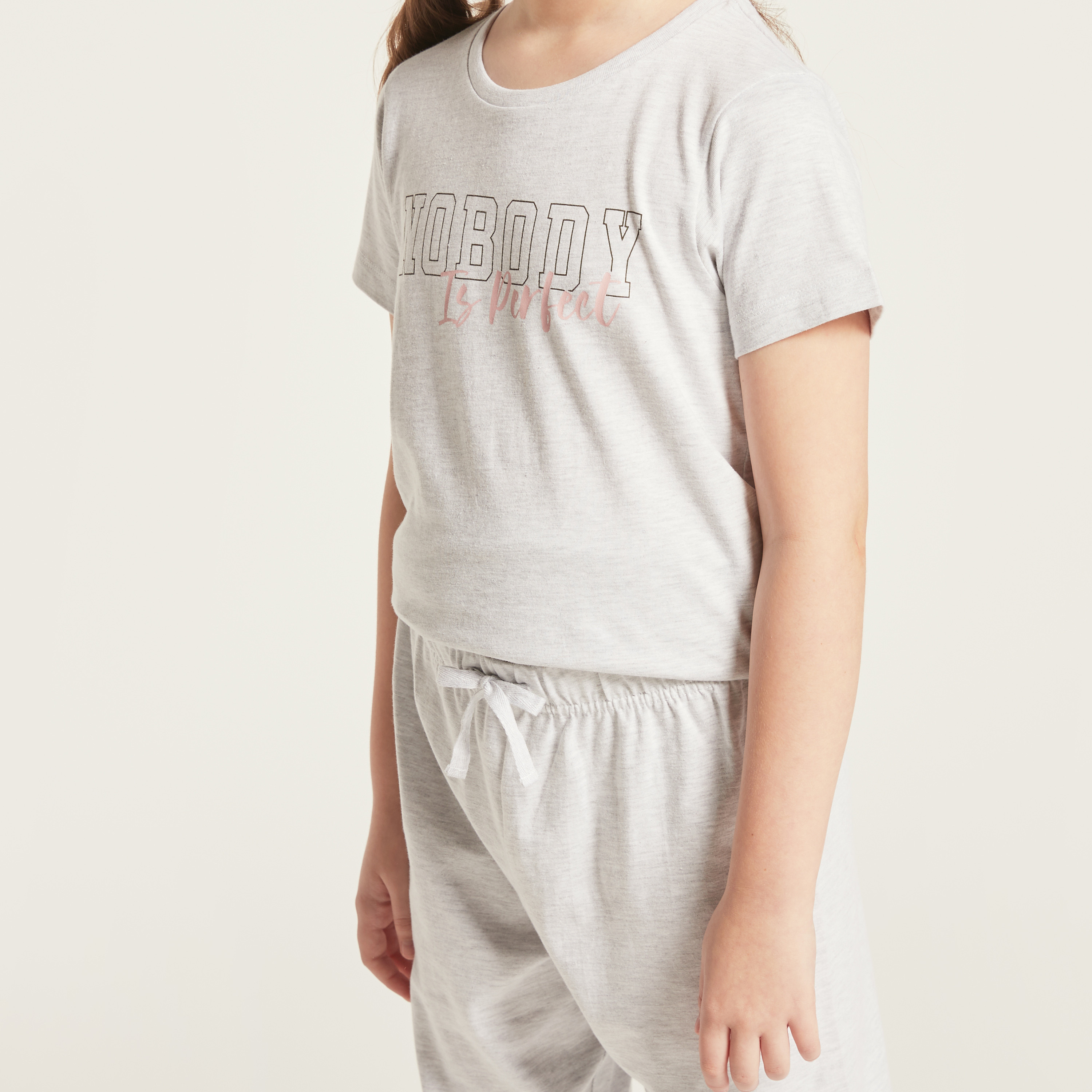 طقم بناطيل بيجاما وتيشيرتات بطبعات 4 قطع من جونيورز-girls-clothing-nightwear-image-5