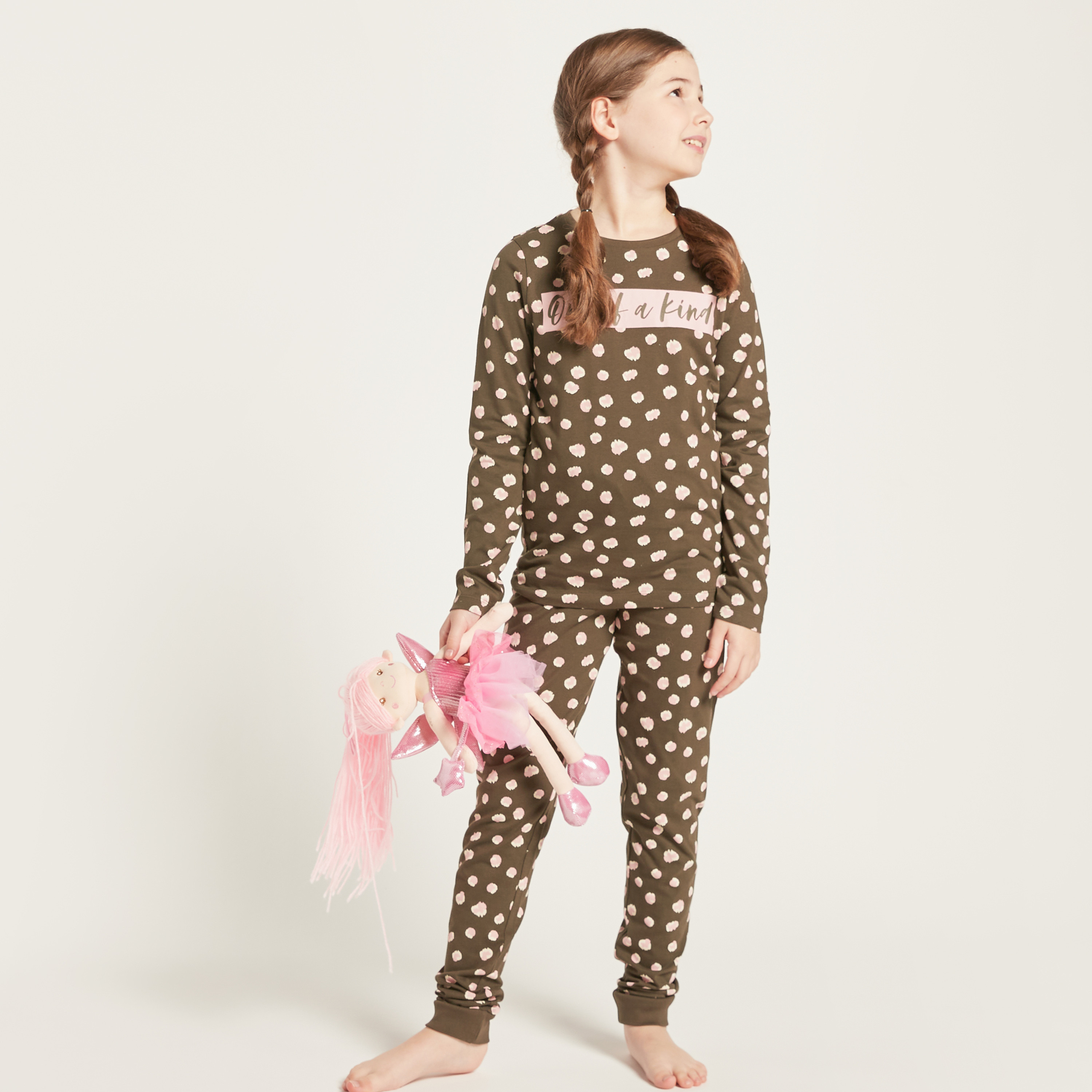 طقم بناطيل بيجاما وتيشيرتات بطبعات 4 قطع من جونيورز-girls-clothing-nightwear-image-6