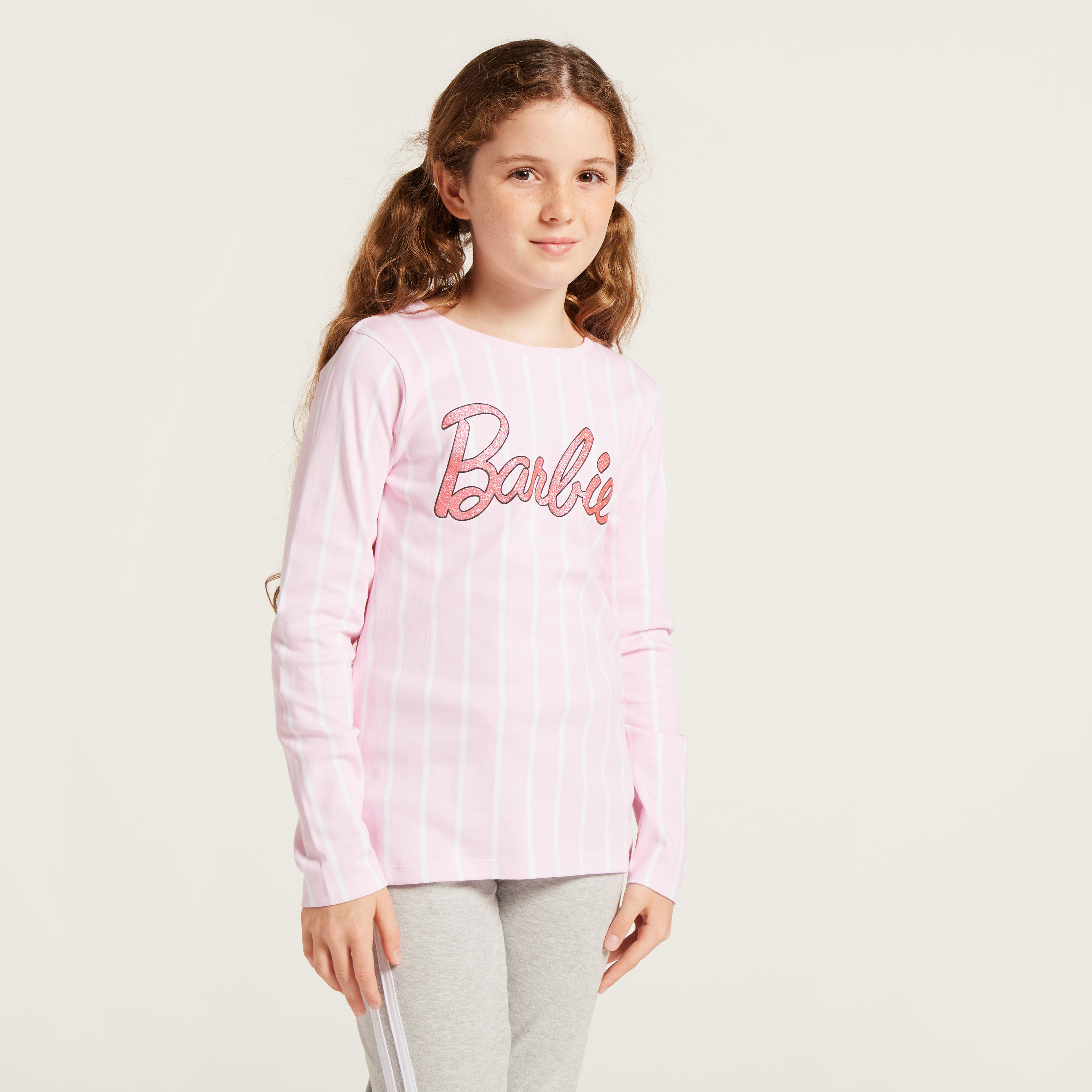 طقم بنطلون بيجاما وتيشيرت بطبعات باربي-girls-clothing-nightwear-image-3