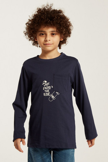 Juniors Graphic Print T-shirt with Long Sleeves and Pocket Detail