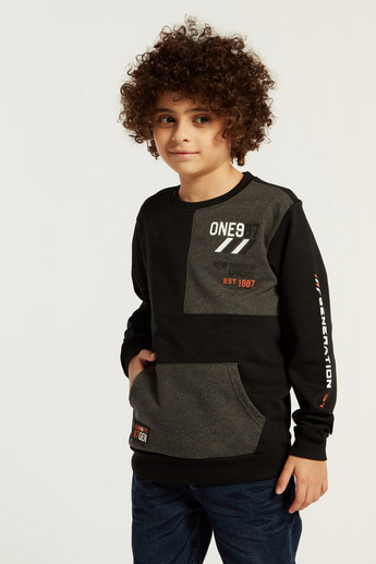 Juniors Graphic print Pullover with Long Sleeves and Pockets