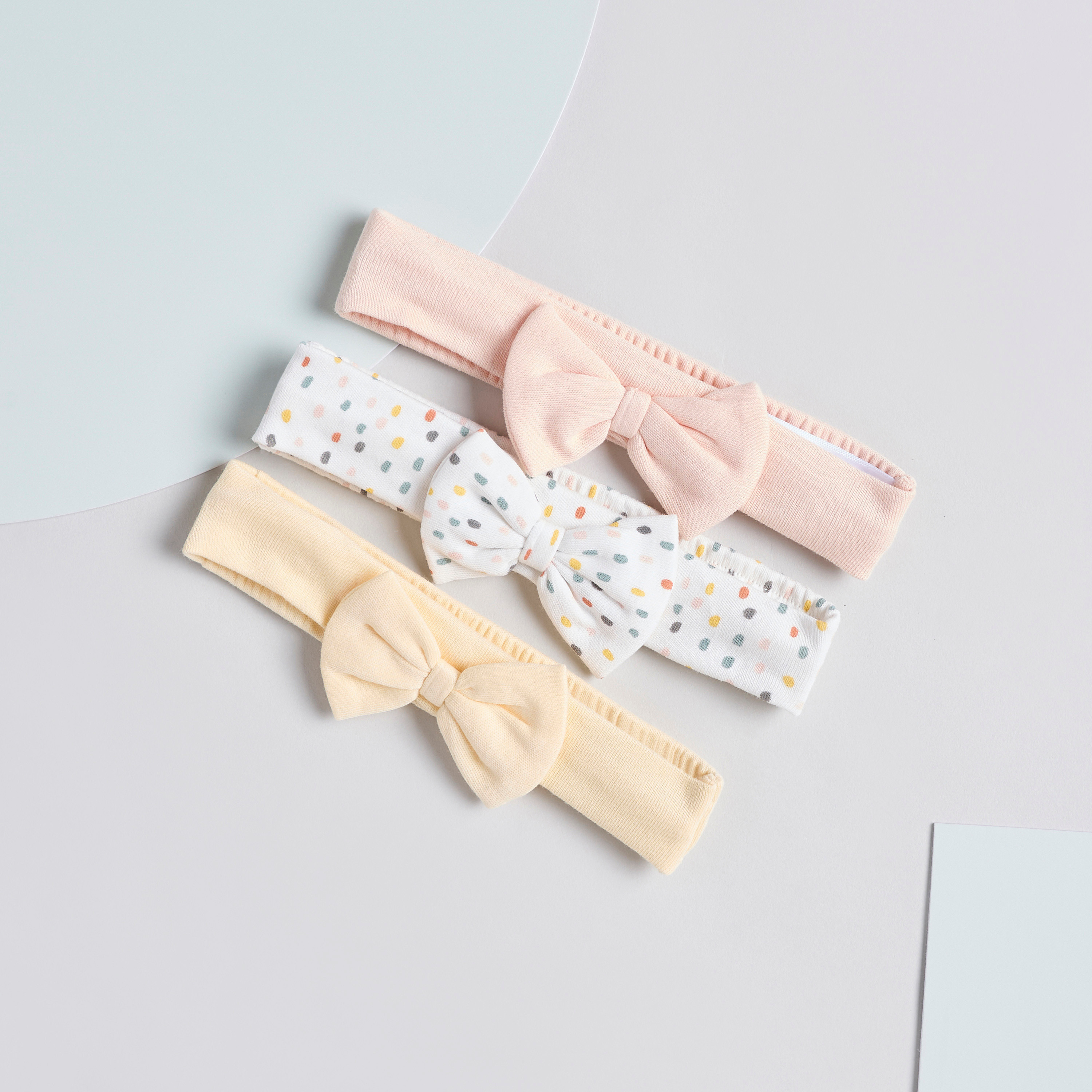 شرائط رأس بتزيينات فيونكة من جونيورز - طقم من قطعتين-promo_babyshop_Buy3for10_UAE230426-image-2