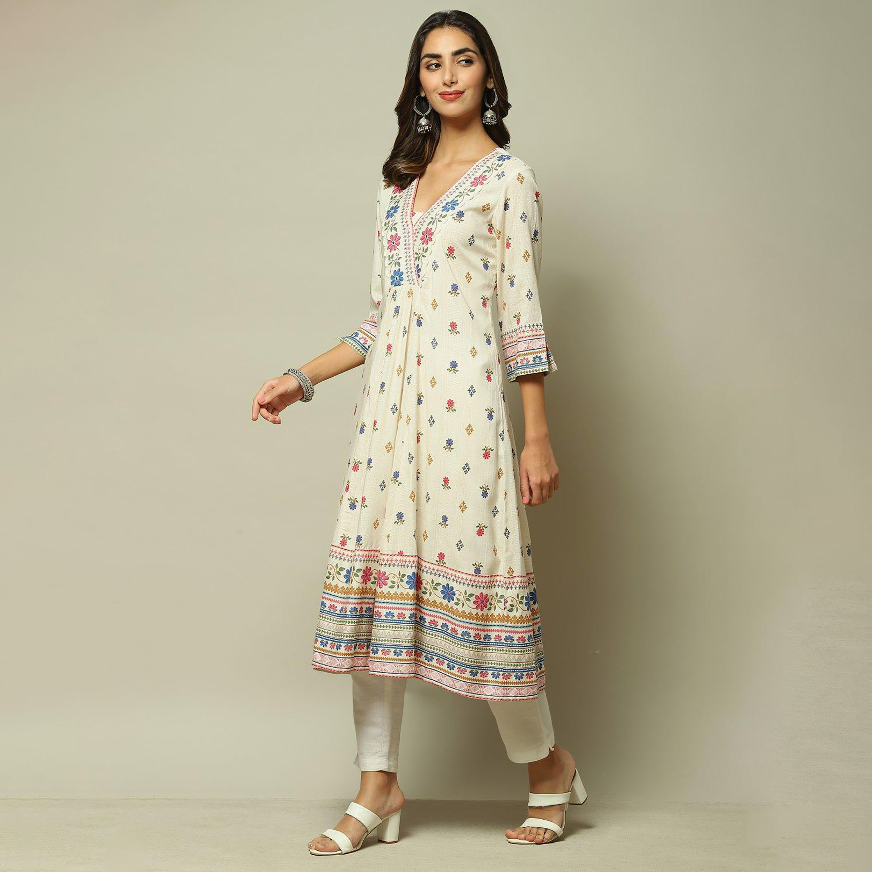 كورتا مستقيمة برقبة على شكل وى مع مزهرة من بيبا-women-clothing-ethnicwear-dresses-image-2