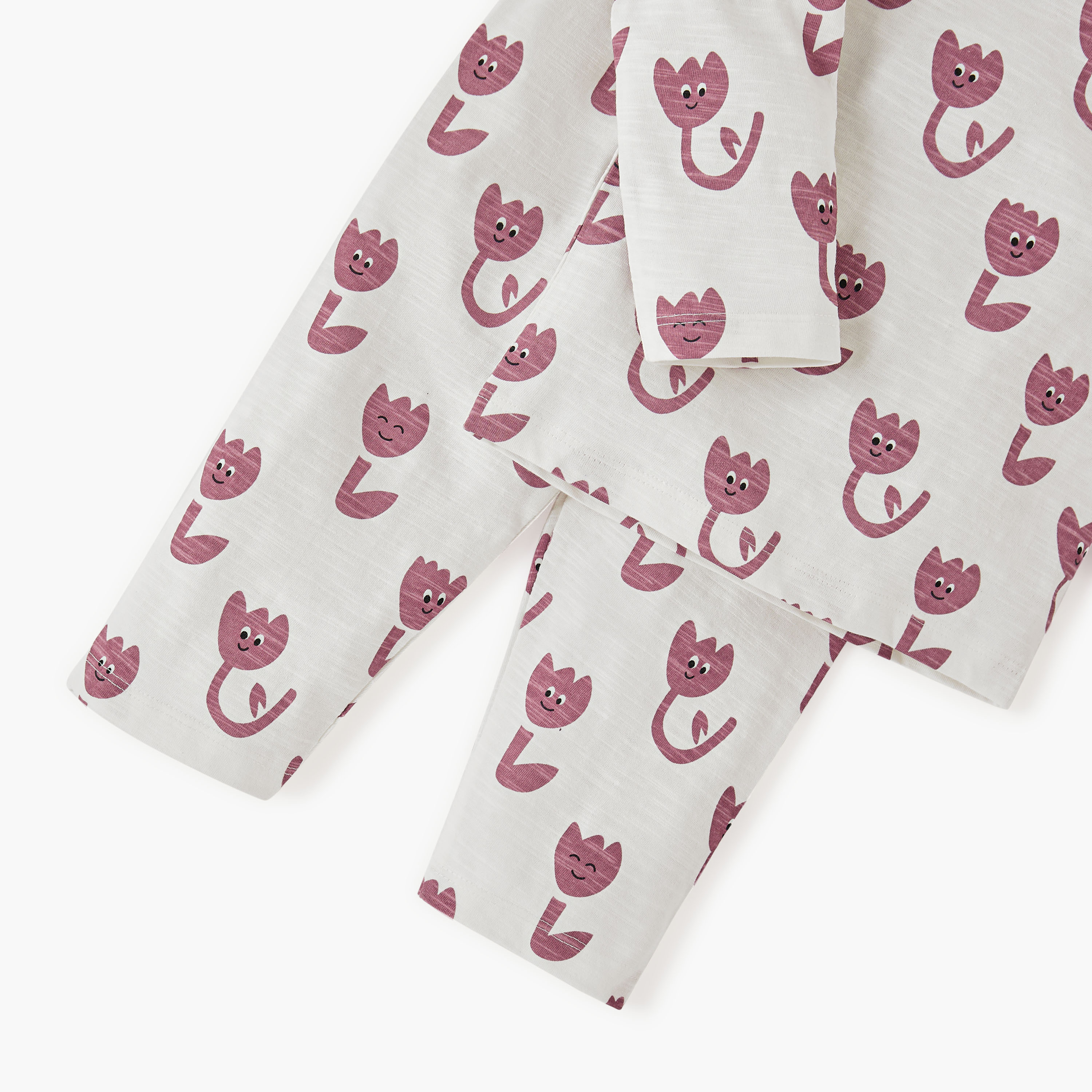 طقم بنطلون بيجاما وتيشيرت بأكمام طويلة وطبعات من جونيورز-promo_babyshop_Buy3for79_KSA130126-image-5