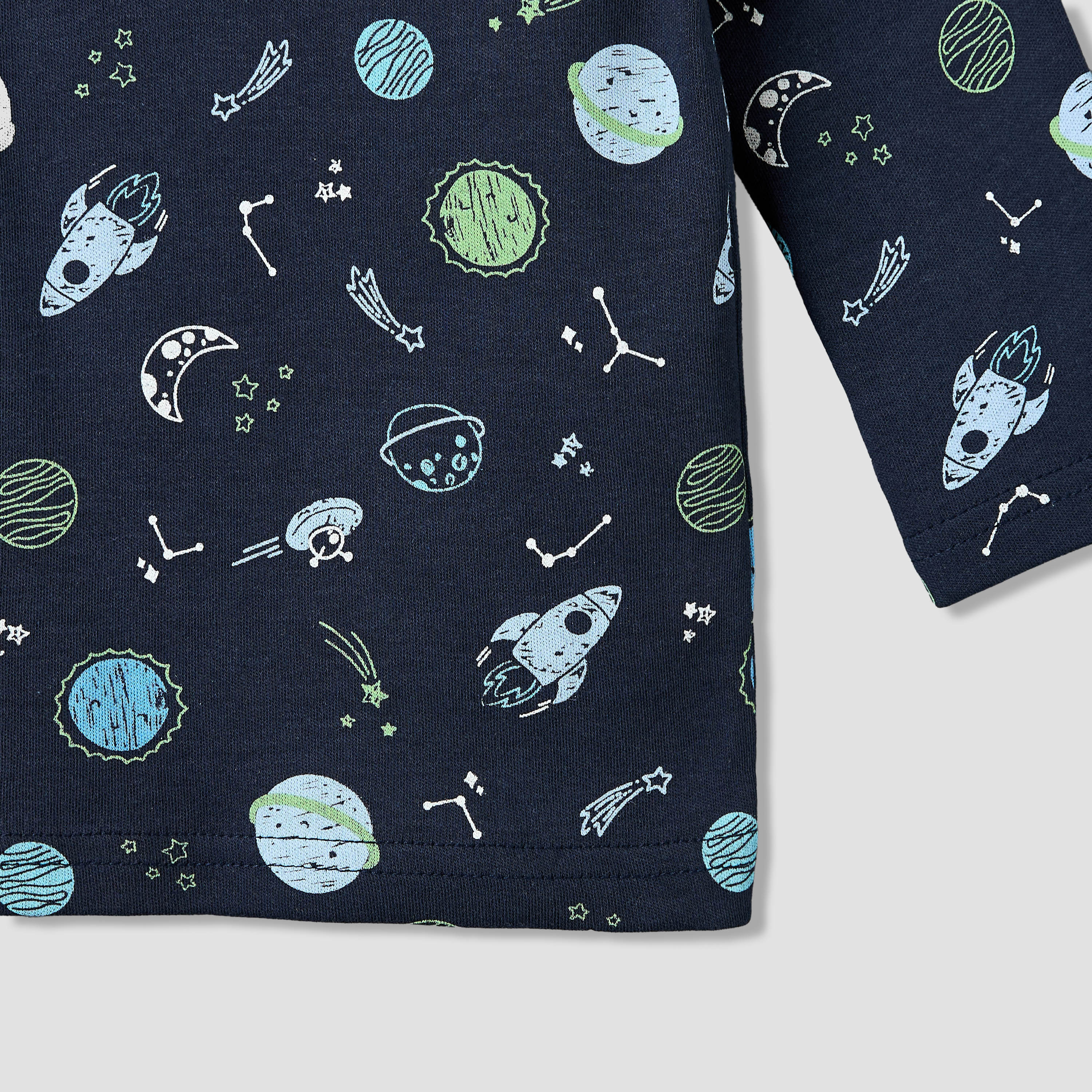 طقم بيجاما قطن بياقة ضيقة وأكمام طويلة وطبعات فضاء من جونيورز - 4 قطع-baby-boys-clothing-nightwear-pyjamasets-image-14