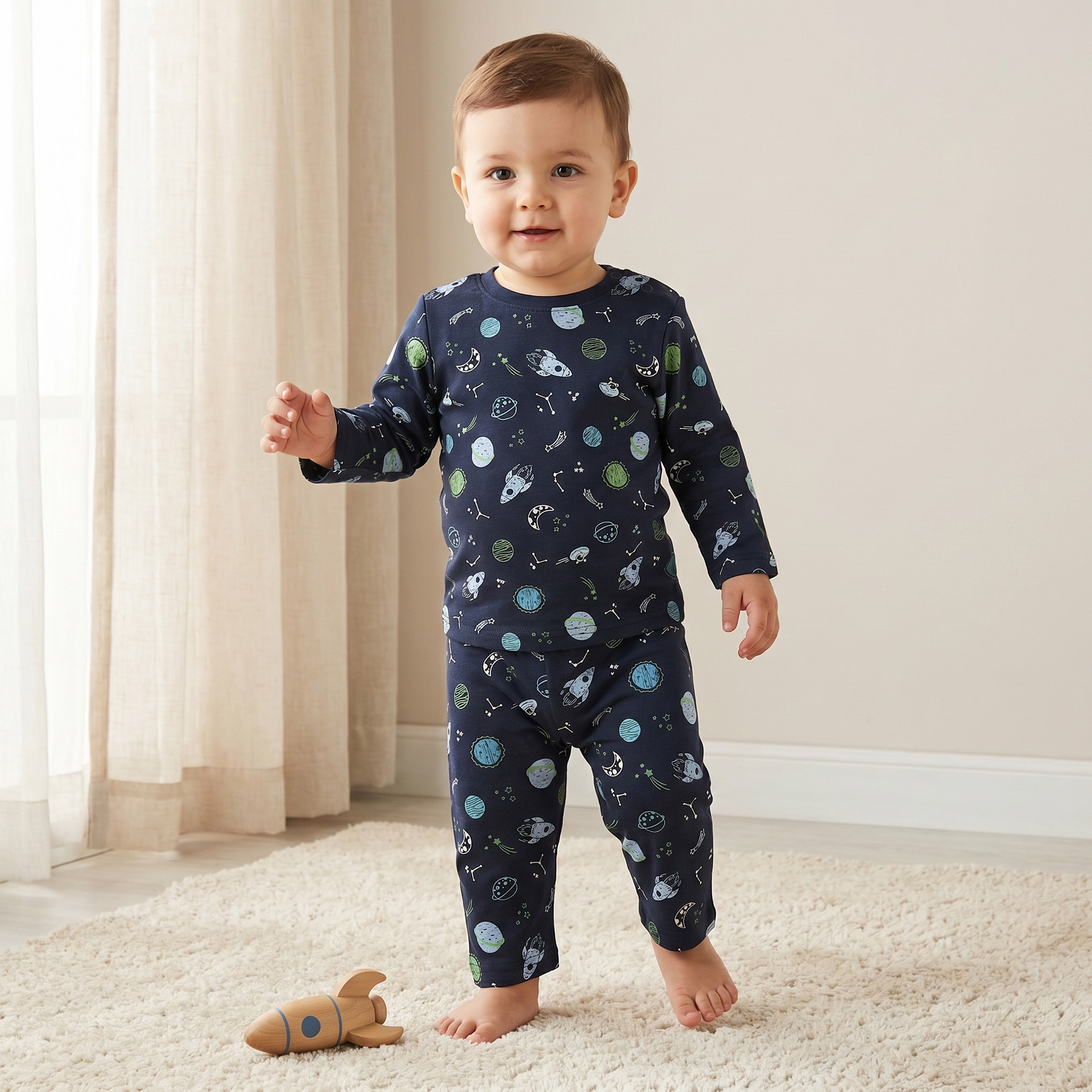 طقم بيجاما قطن بياقة ضيقة وأكمام طويلة وطبعات فضاء من جونيورز - 4 قطع-baby-boys-clothing-nightwear-pyjamasets-image-2