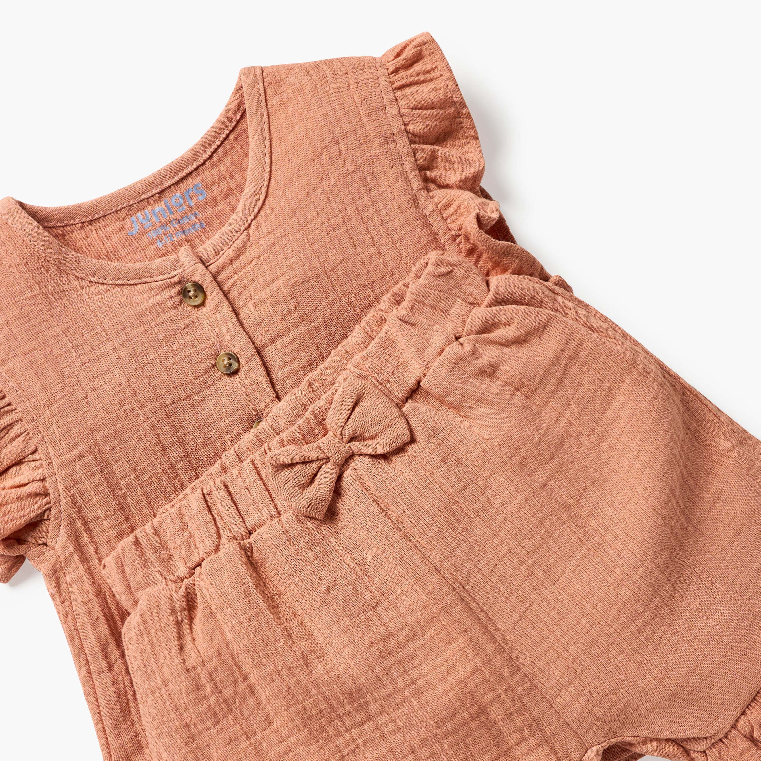 طقم شورت وبلوزة موسلين بارز الملمس من جونيورز-baby-girls-clothing-setsandcoords-image-4