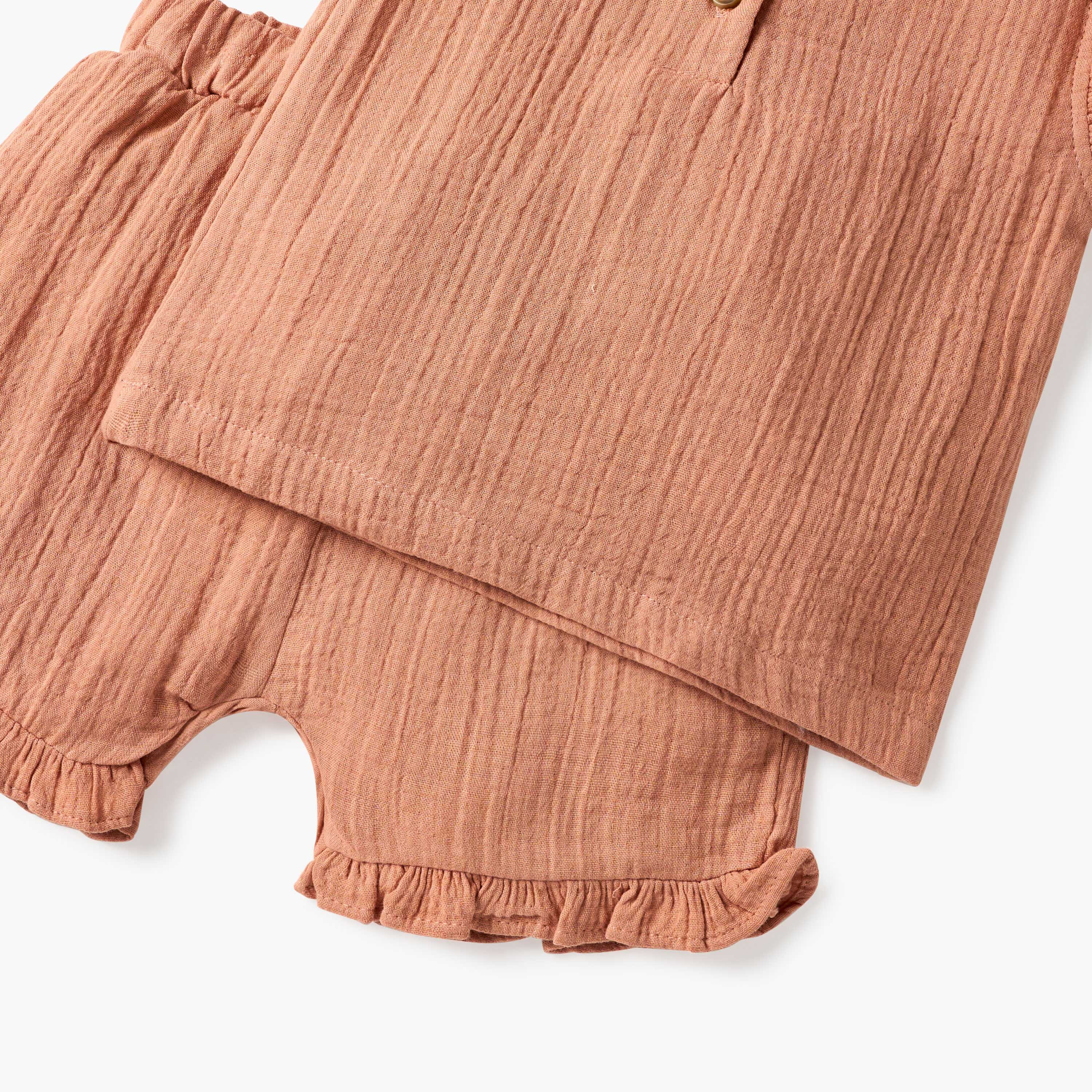 طقم شورت وبلوزة موسلين بارز الملمس من جونيورز-baby-girls-clothing-setsandcoords-image-5