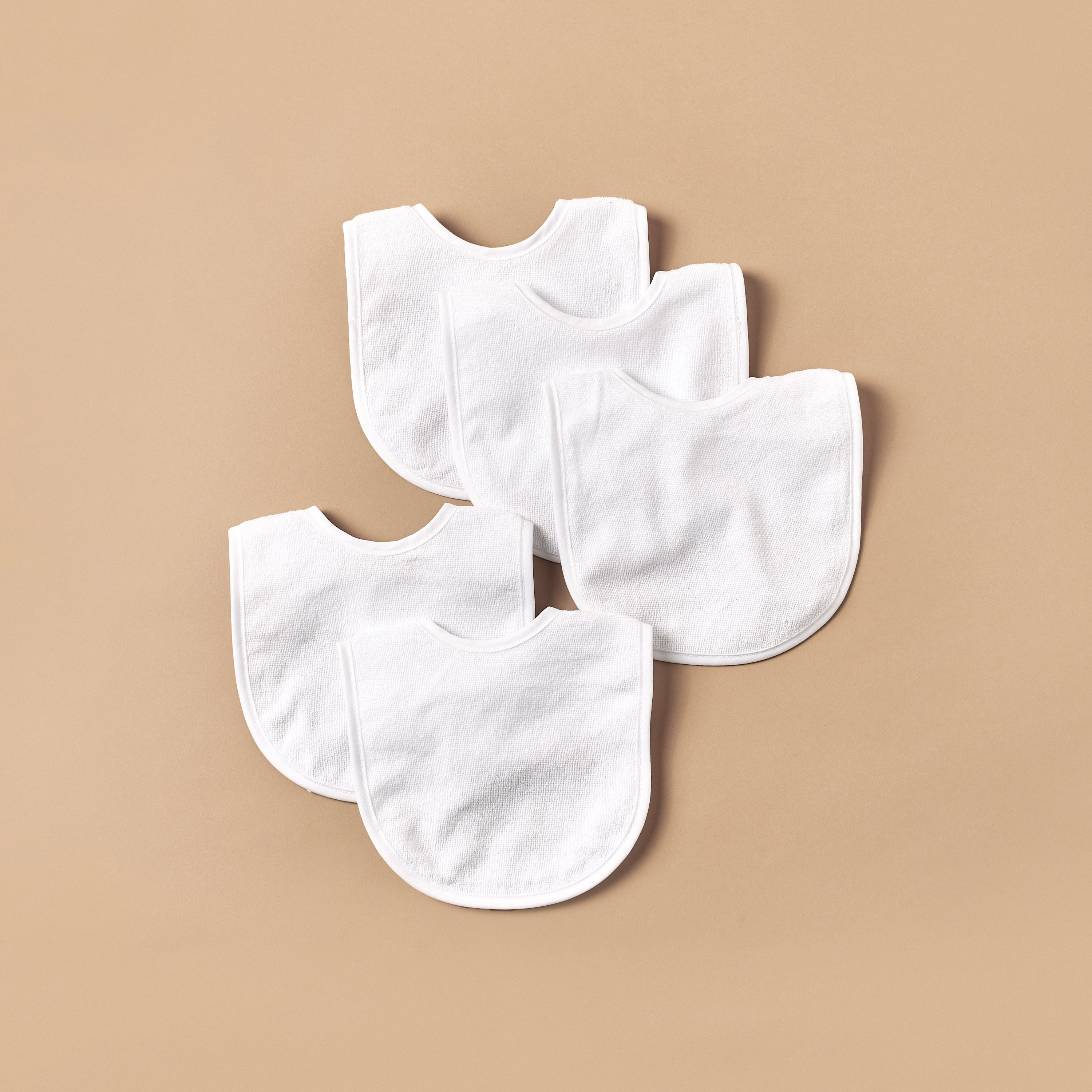 مريلة أطفال مزينة بتطريز بارز من جونيورز-baby-feeding-bibs-image-1