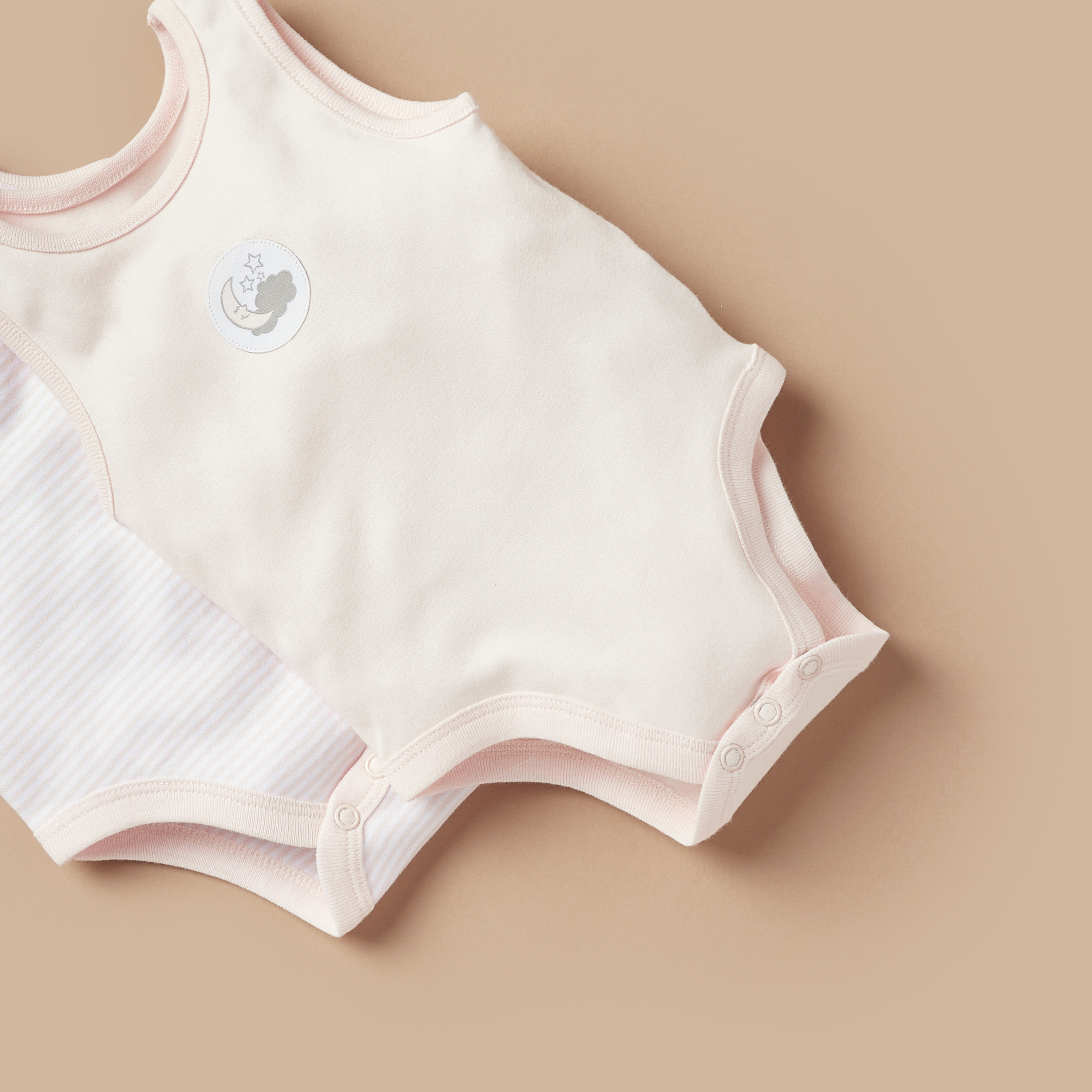 بودي سوت دون أكمام بأزرار إغلاق وطبعات من جونيورز - طقم من قطعتين-baby-girls-clothing-bodysuits-image-5