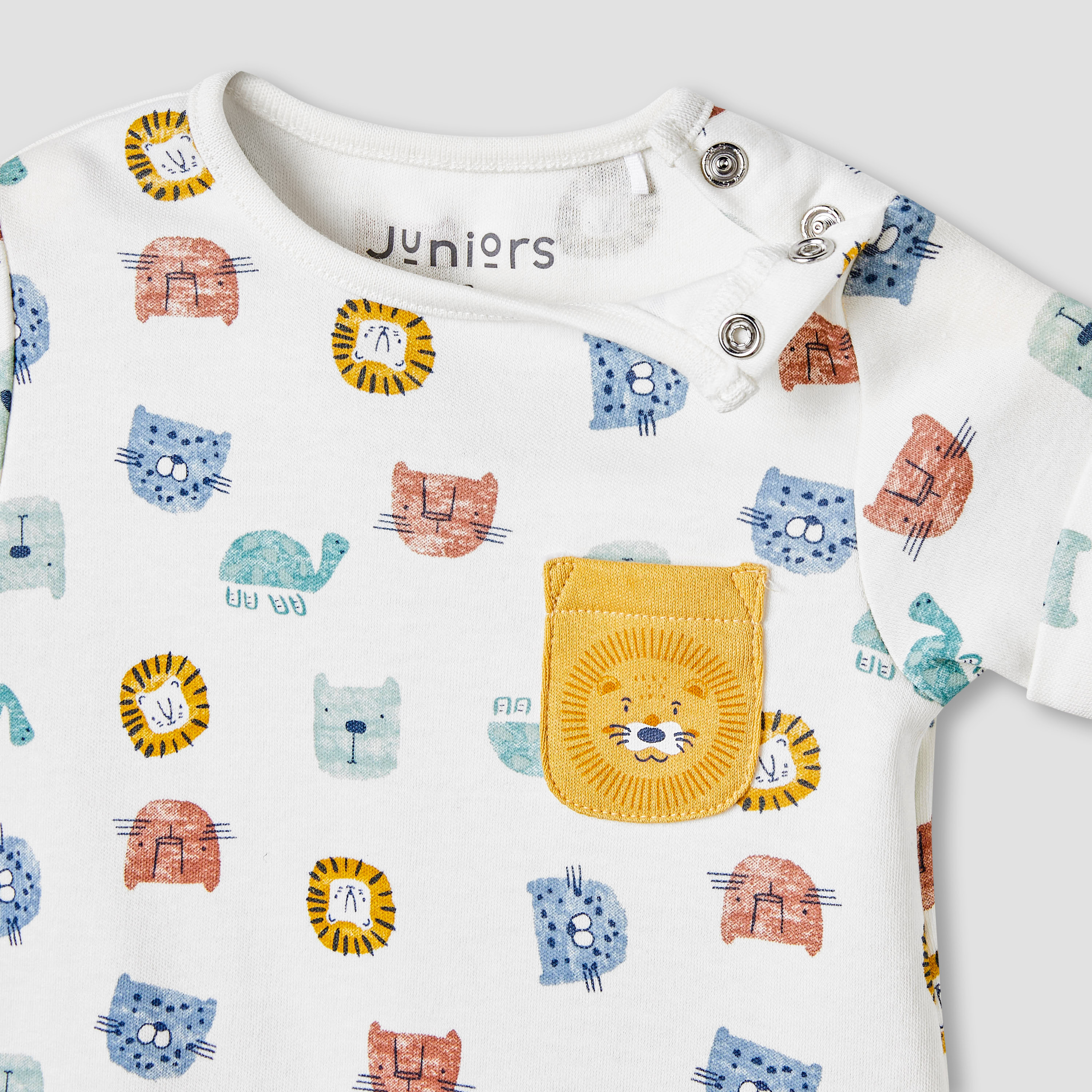 أفرول بطبعات حيوانات وإغلاق بأزرار من جونيورز-baby-boys-clothing-rompers-image-3