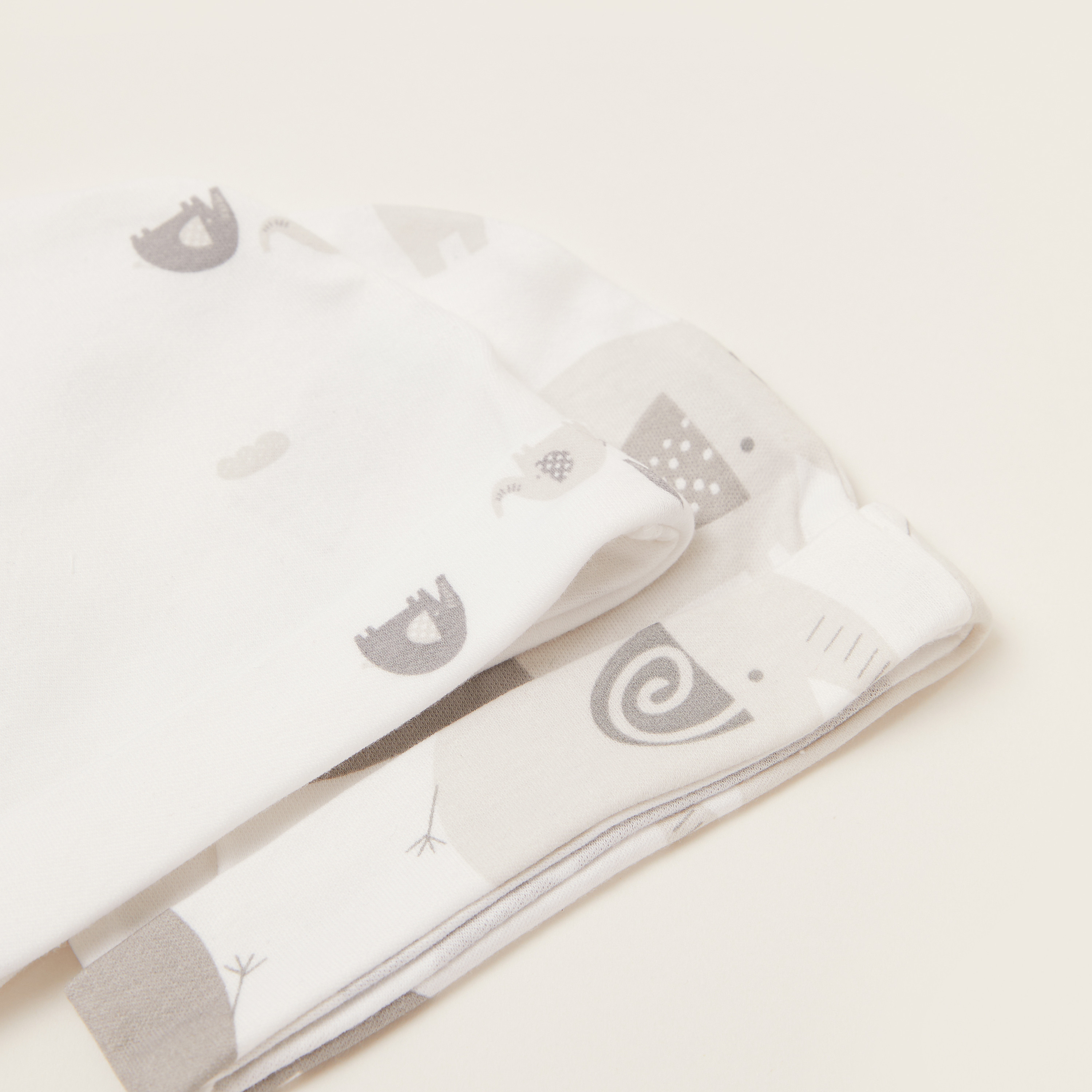 كابات بطبعات فيل تزينه بالكامل وحواف مطوية من جونيورز - طقم من قطعتين-baby-boys-accessories-caps-image-2