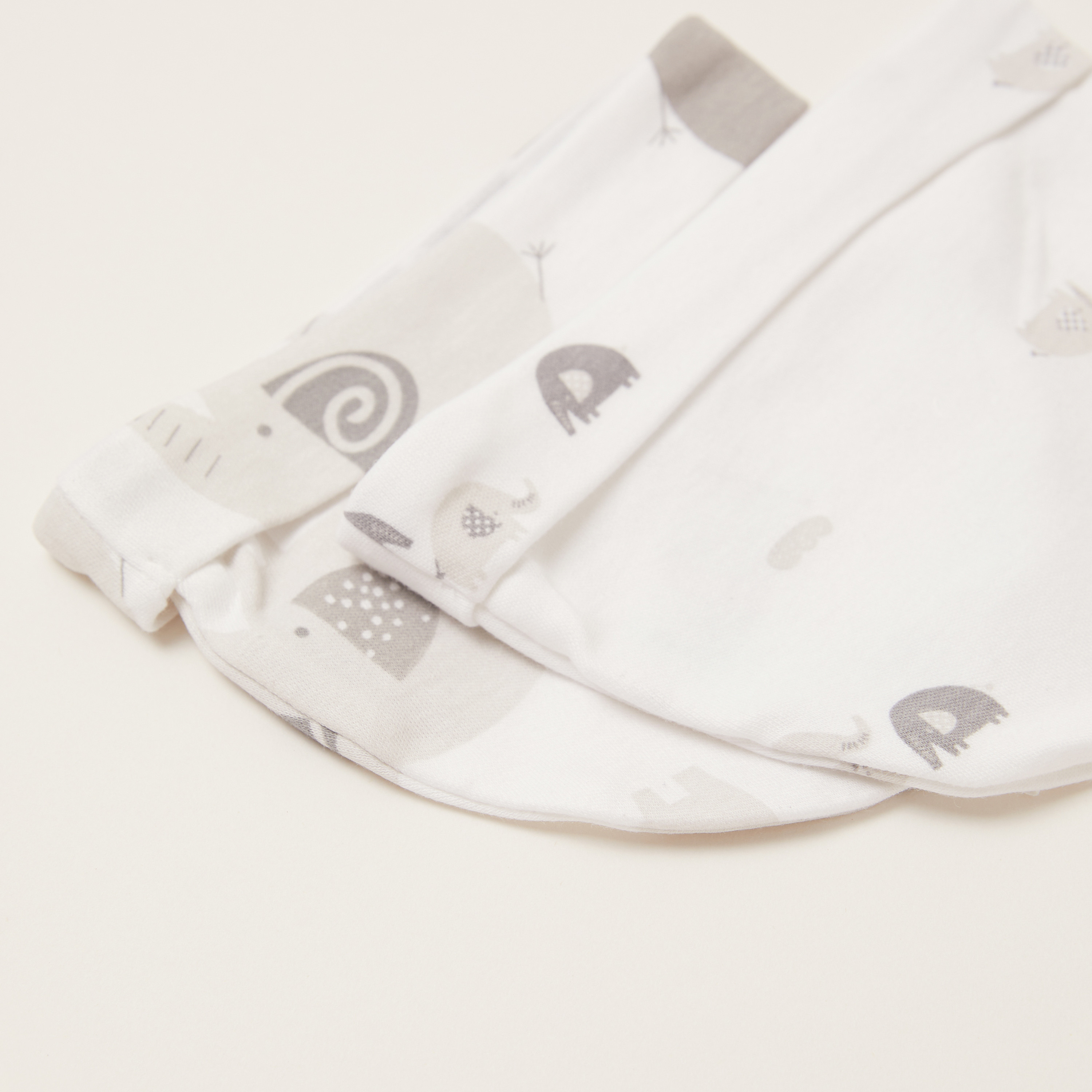 كابات بطبعات فيل تزينه بالكامل وحواف مطوية من جونيورز - طقم من قطعتين-baby-boys-accessories-caps-image-3